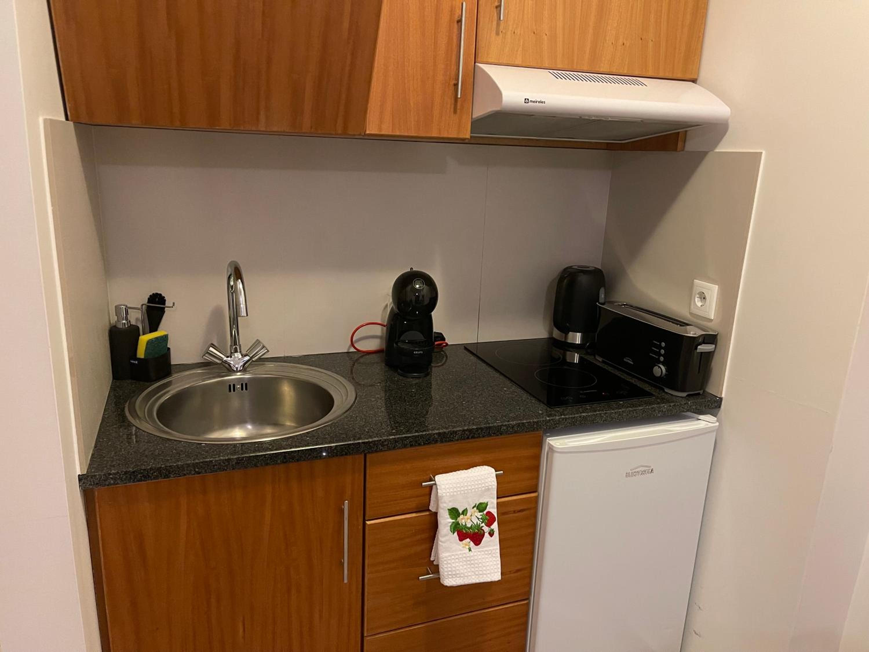 Studio (2 Adults) - Photo 14