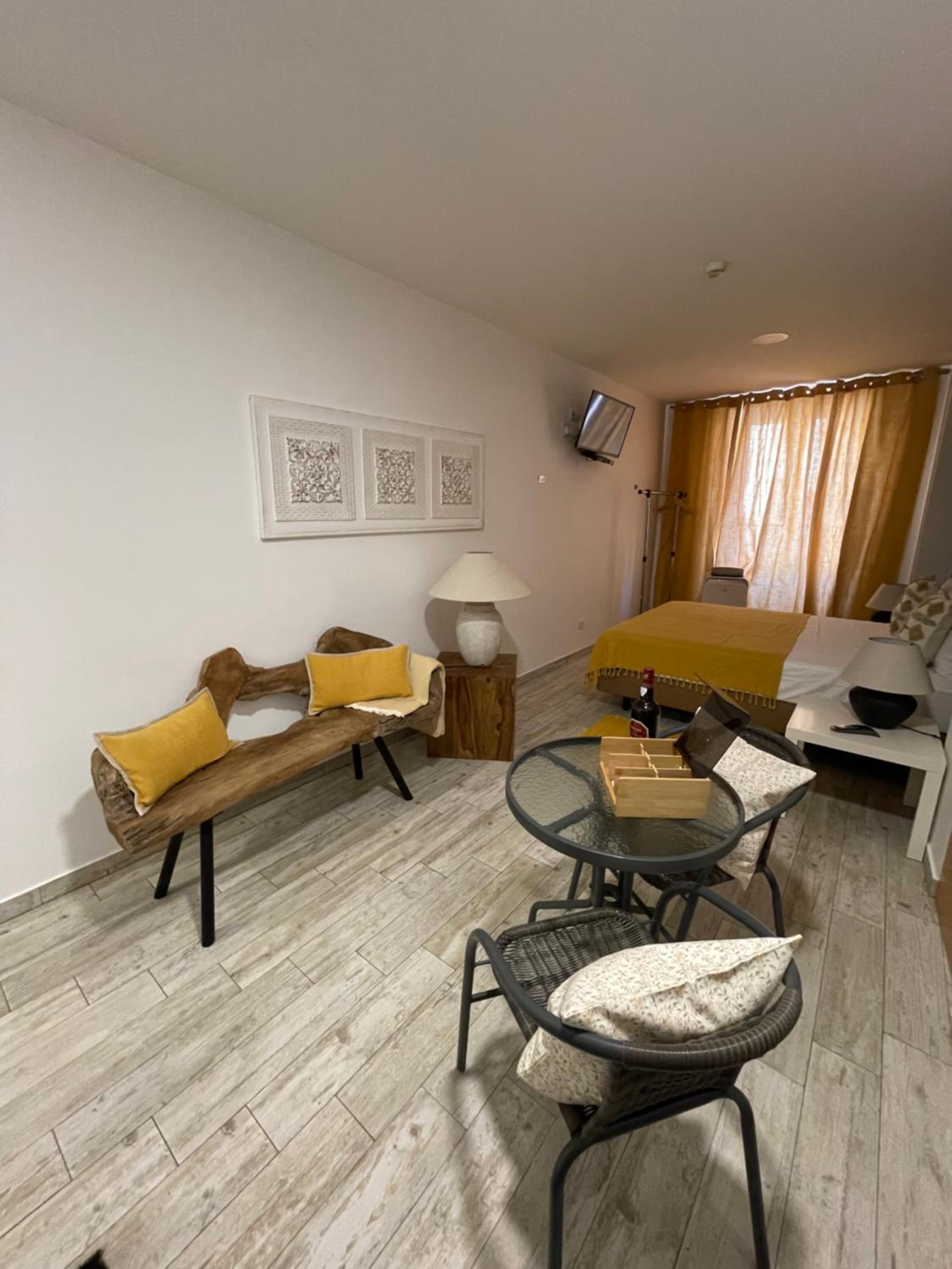 Studio (2 Adults) - Photo 7