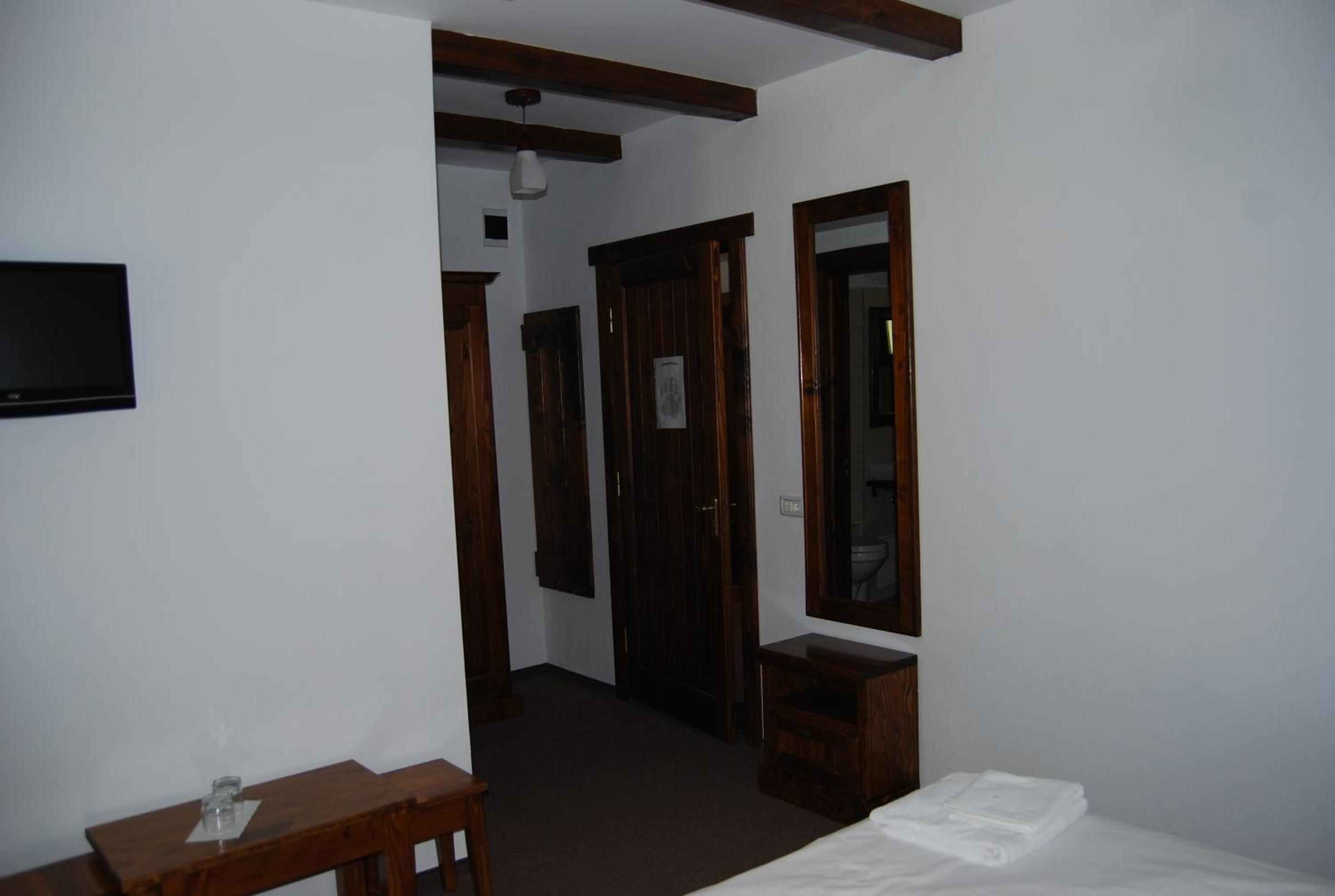 Twin Room - Photo 6