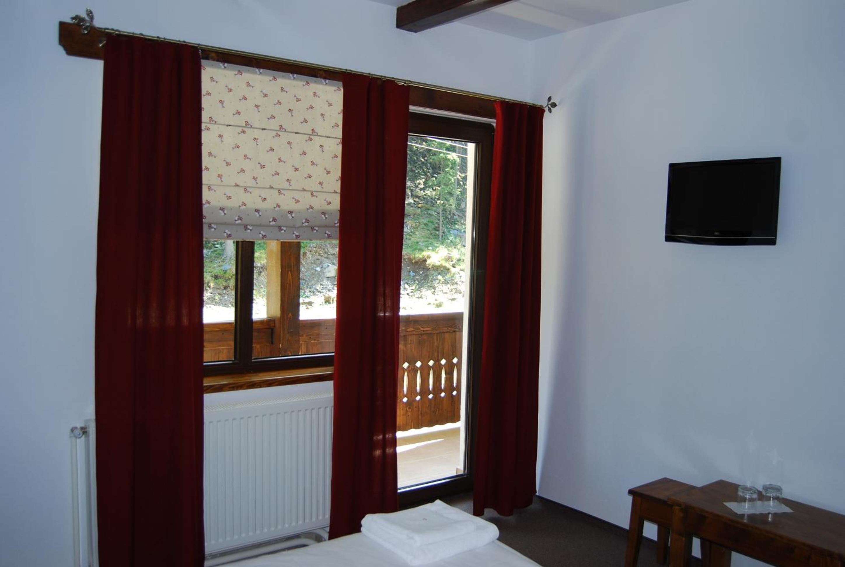 Twin Room - Photo 7