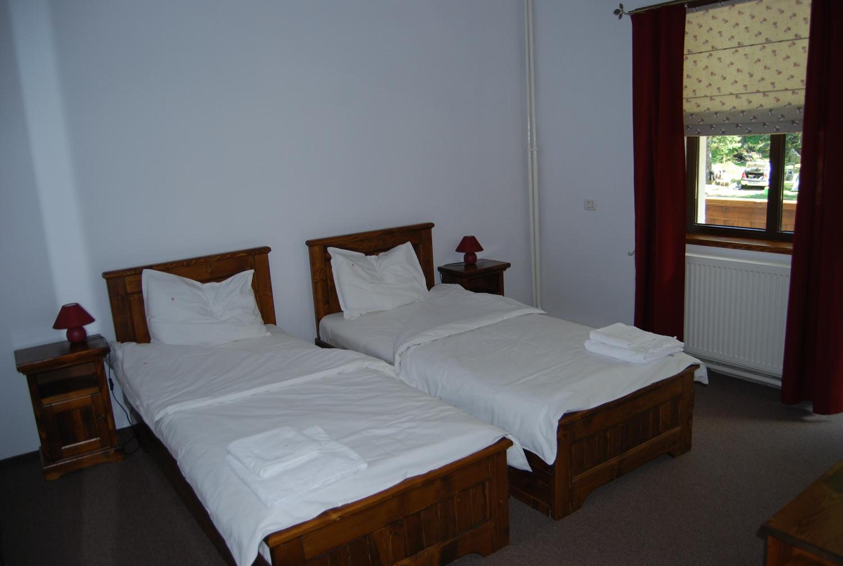 Twin Room - Photo 2