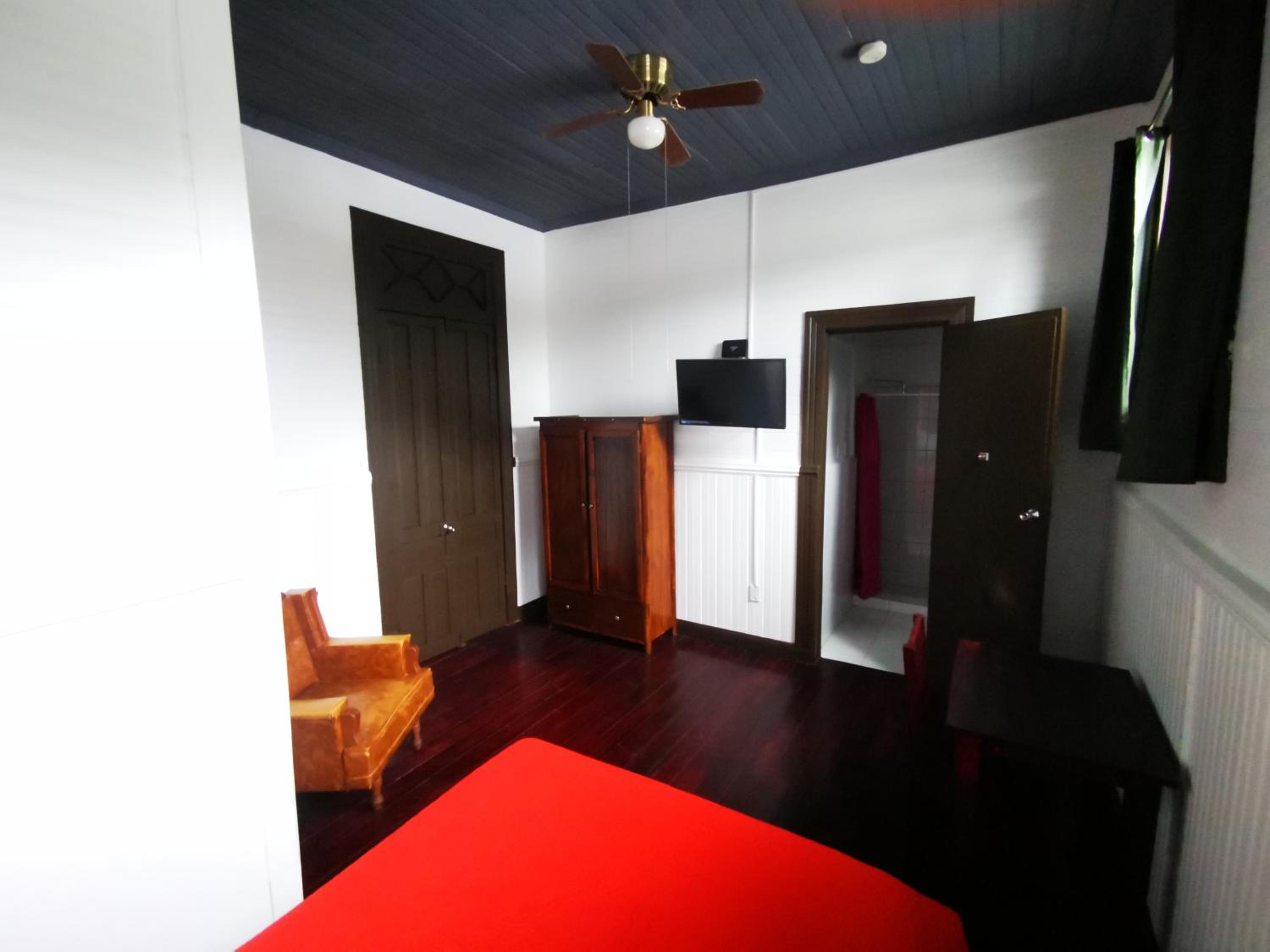 Single Room with Private Bathroom photo 1