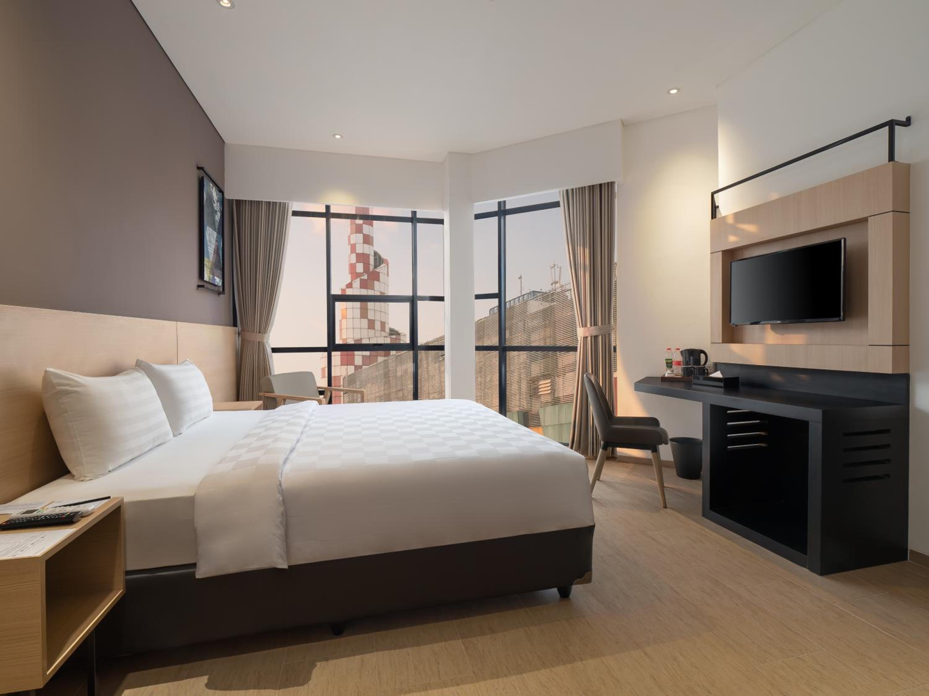 Executive Suite - Photo 1