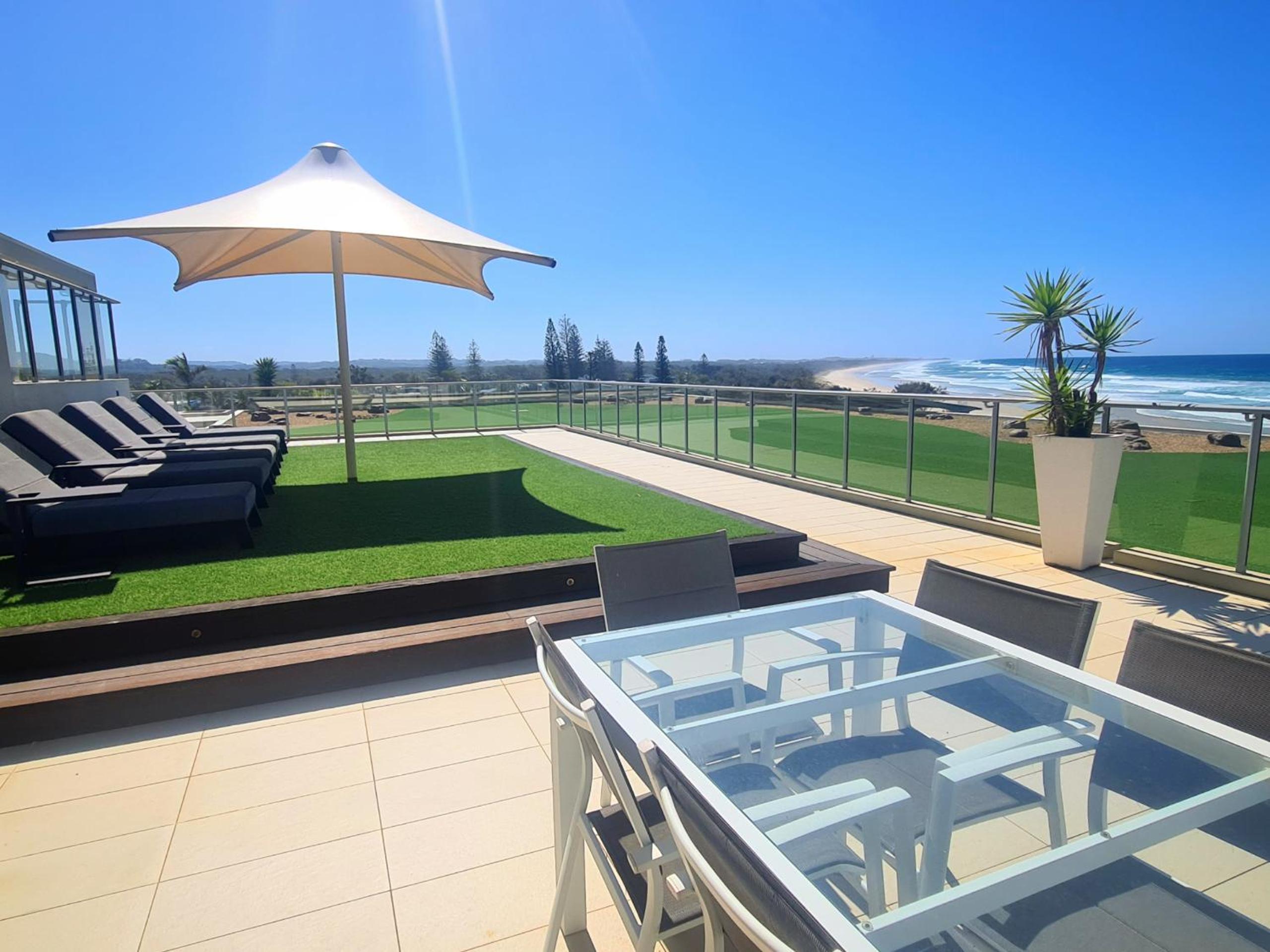 Four-Bedroom Apartment - Rooftop photo 2