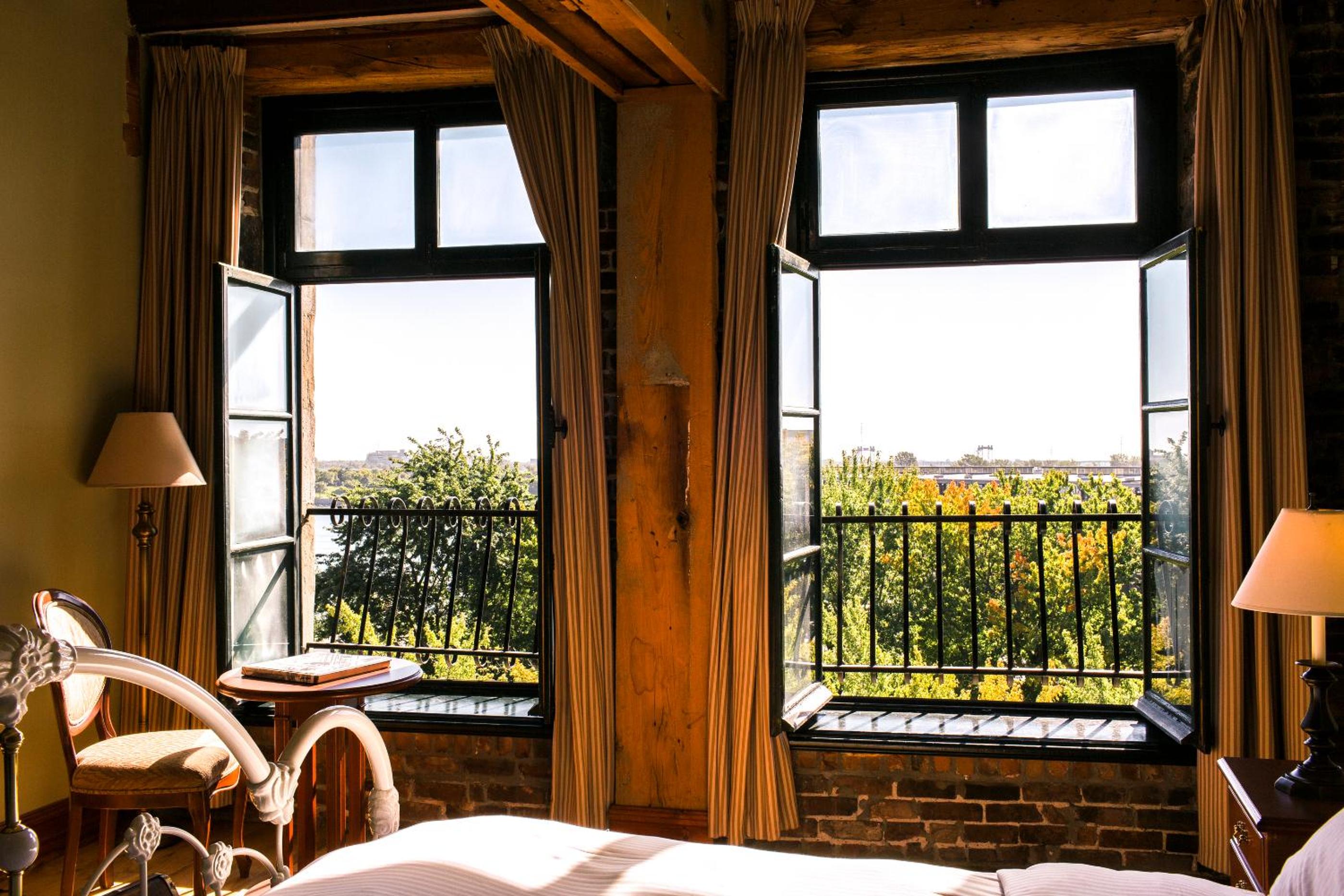 Premier King Room - St Laurent River Front