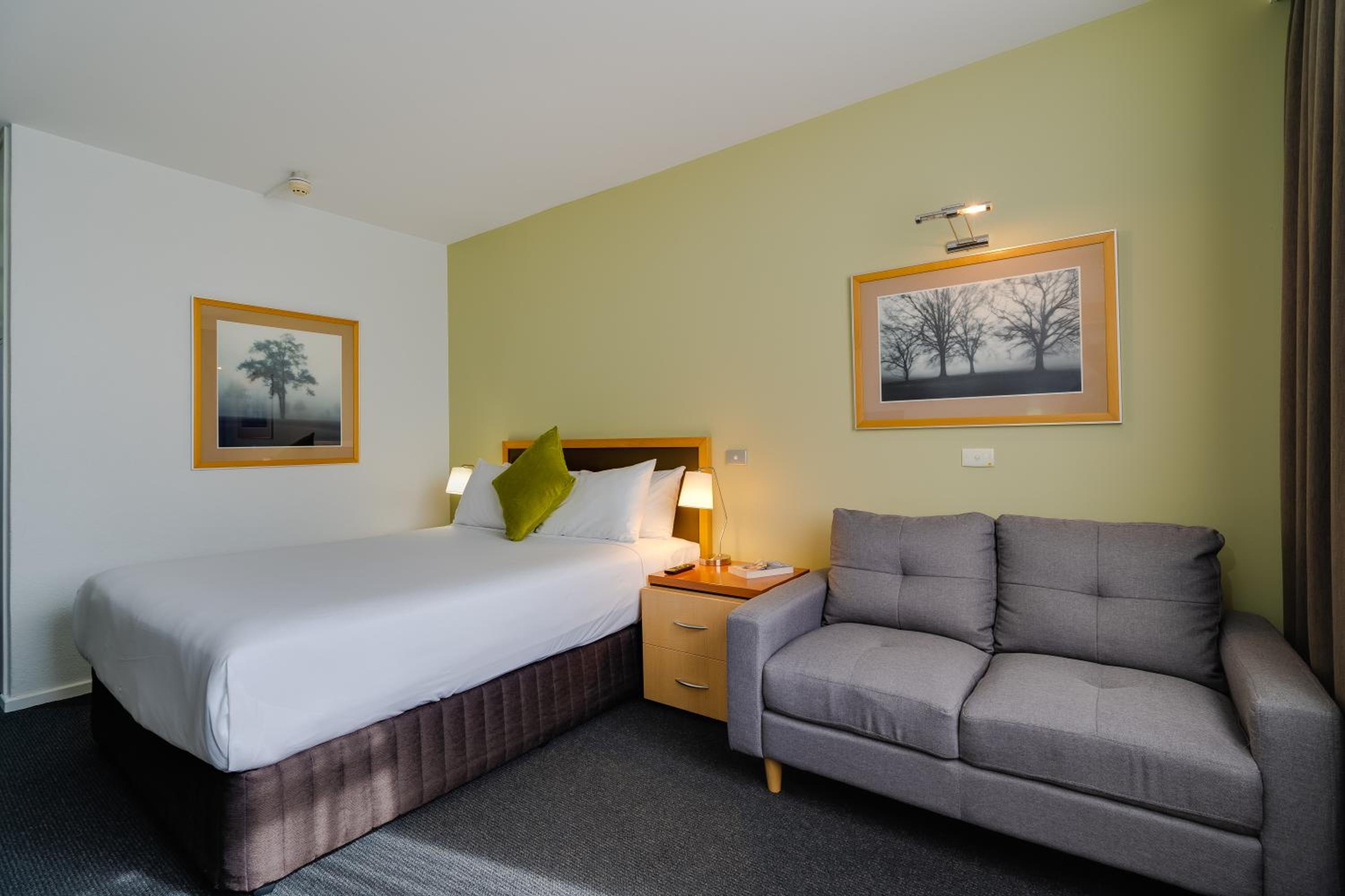 Standard Queen Room - Photo 6