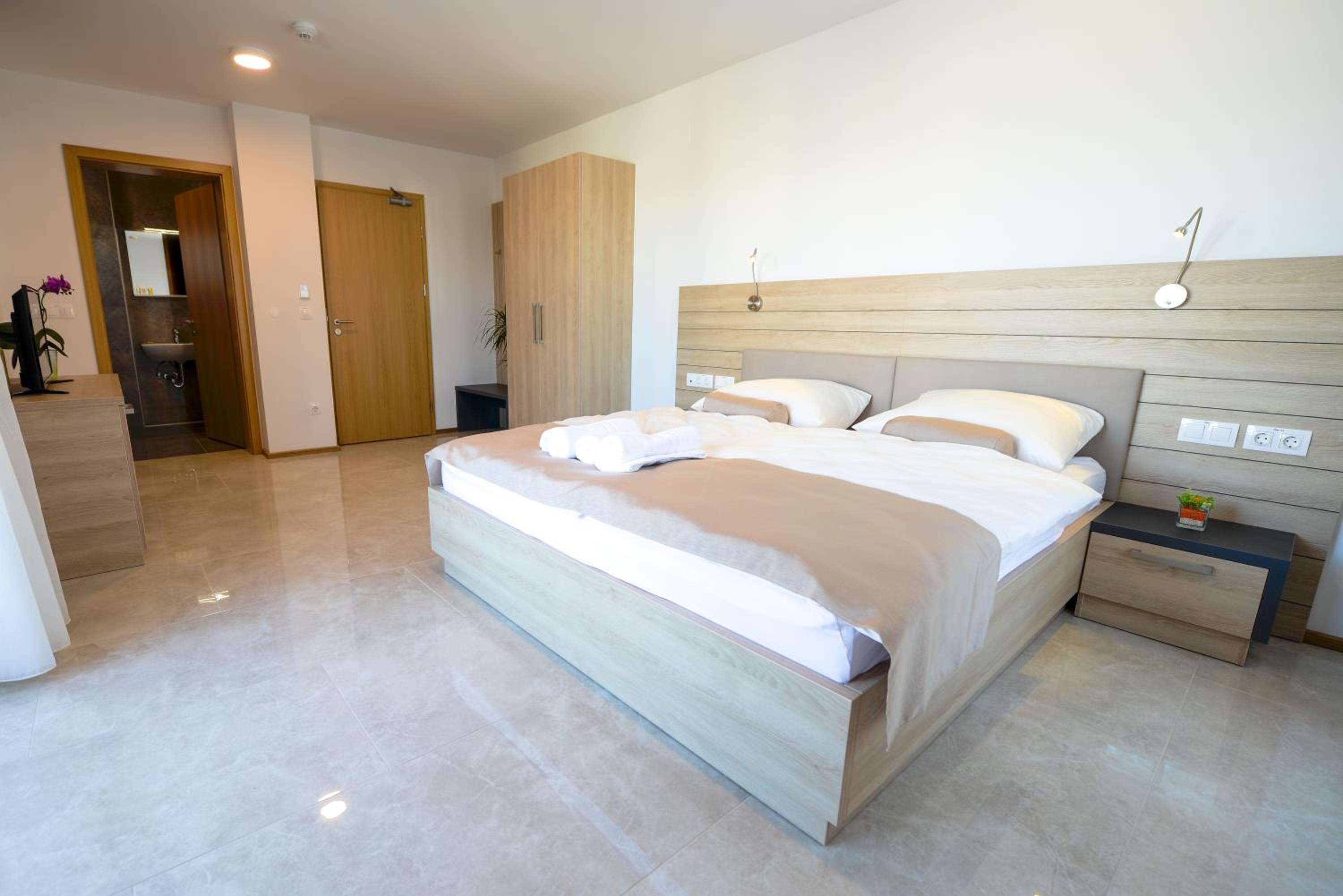 Deluxe King Room photo 1
