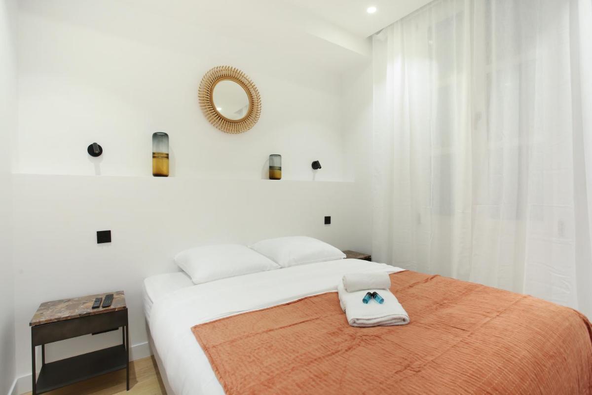 One-Bedroom Apartment photo 2