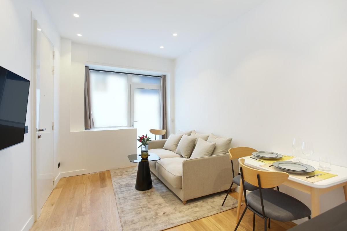 One-Bedroom Apartment photo 1