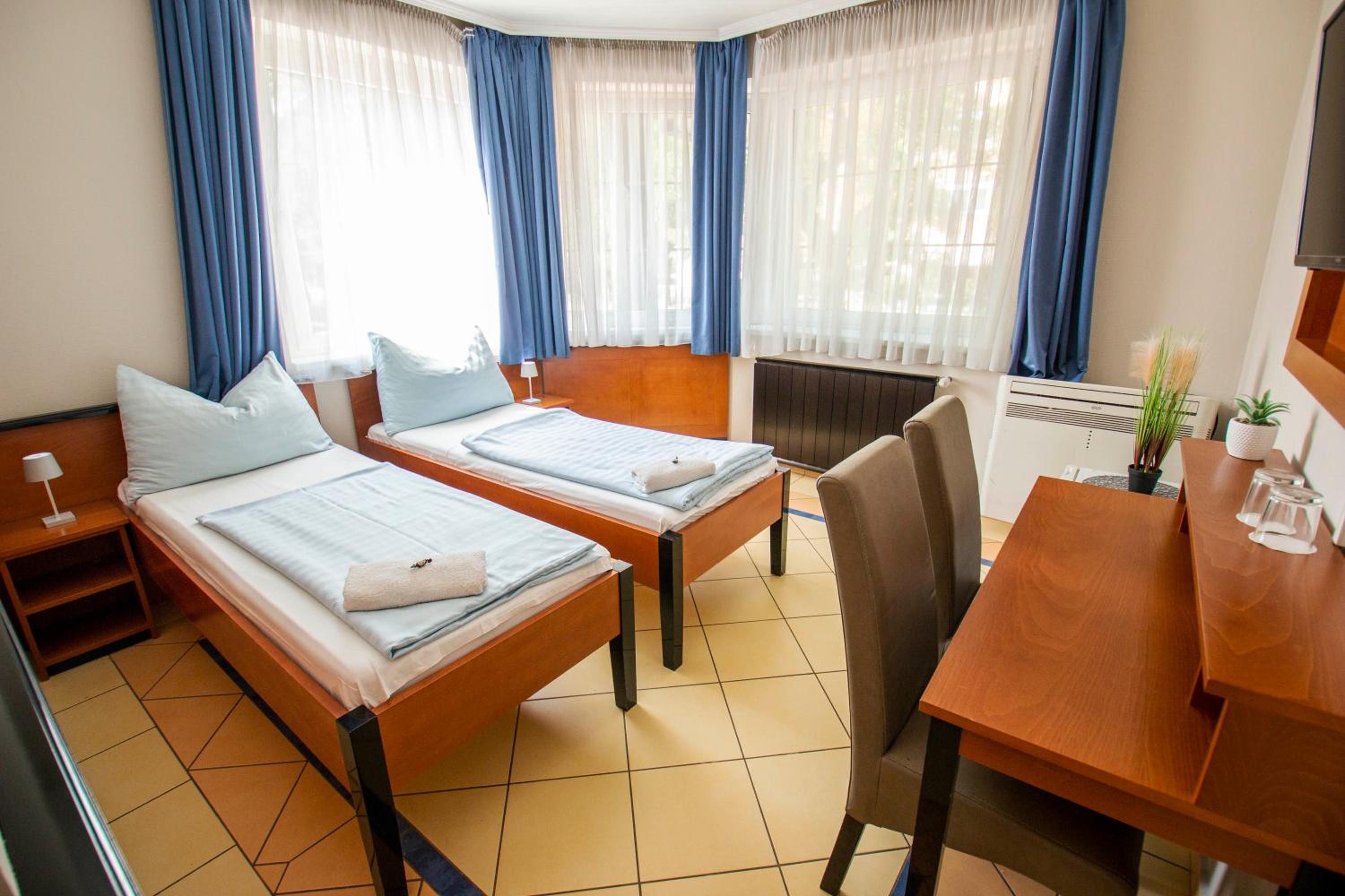 Double or Twin Room - Photo 11