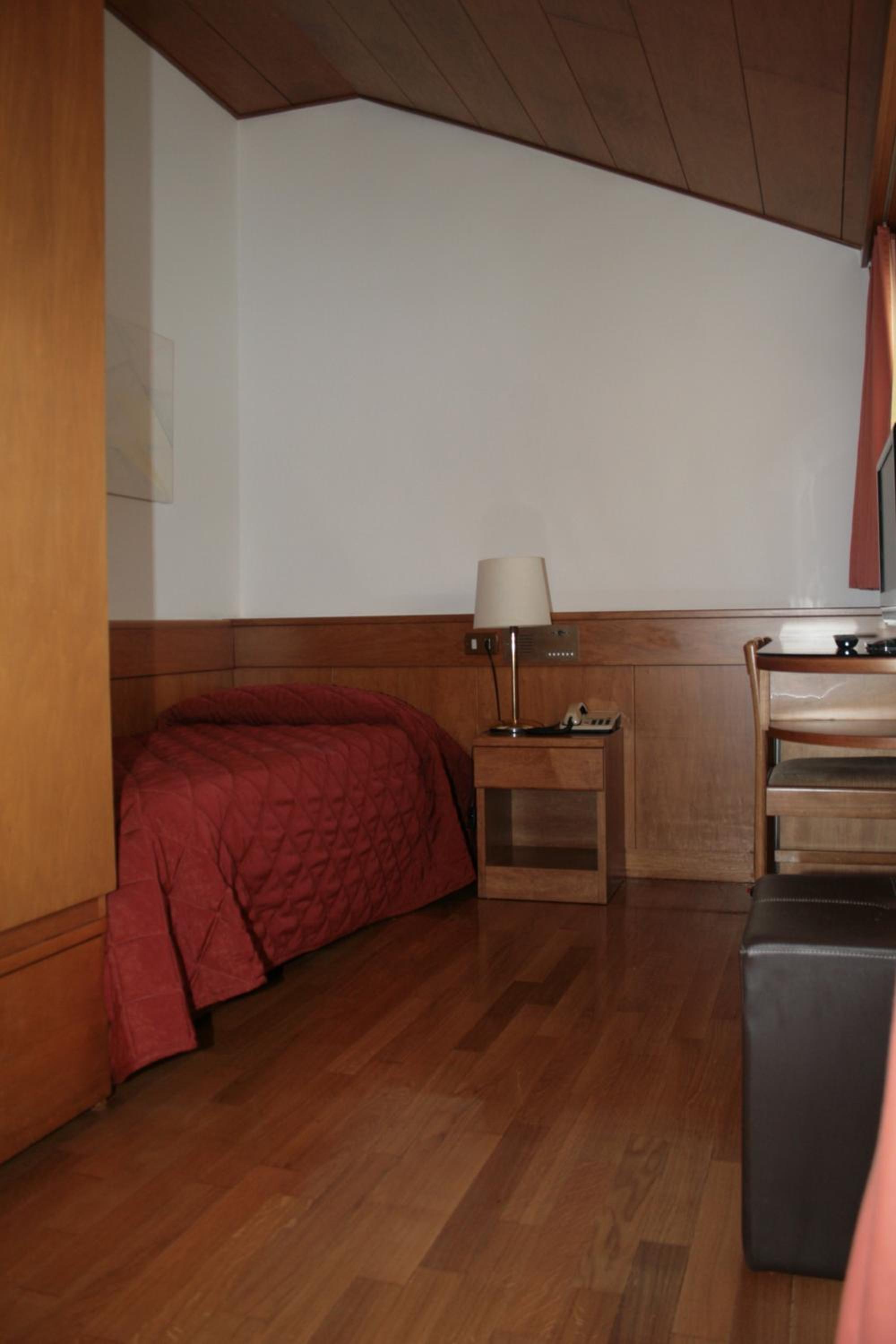 Single Room photo 2
