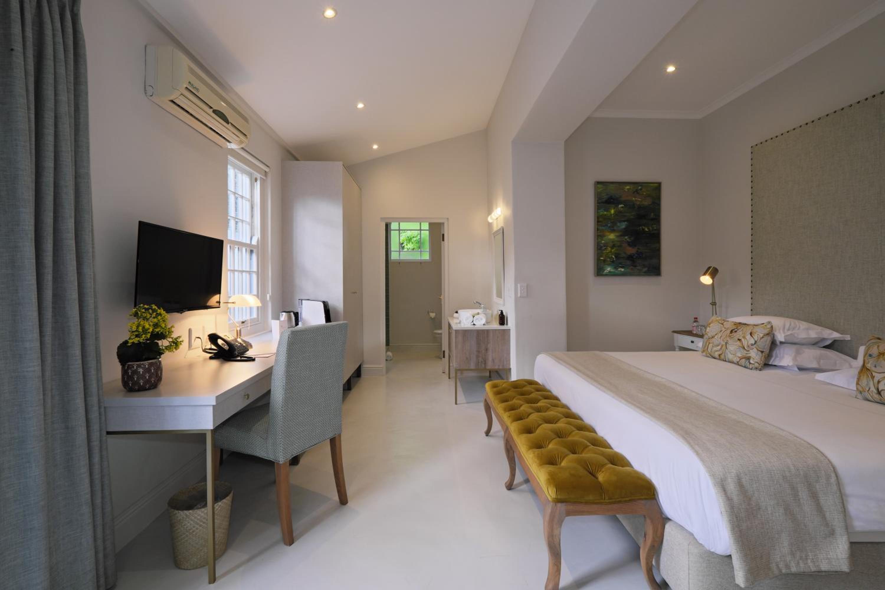 Deluxe Room - Photo 15