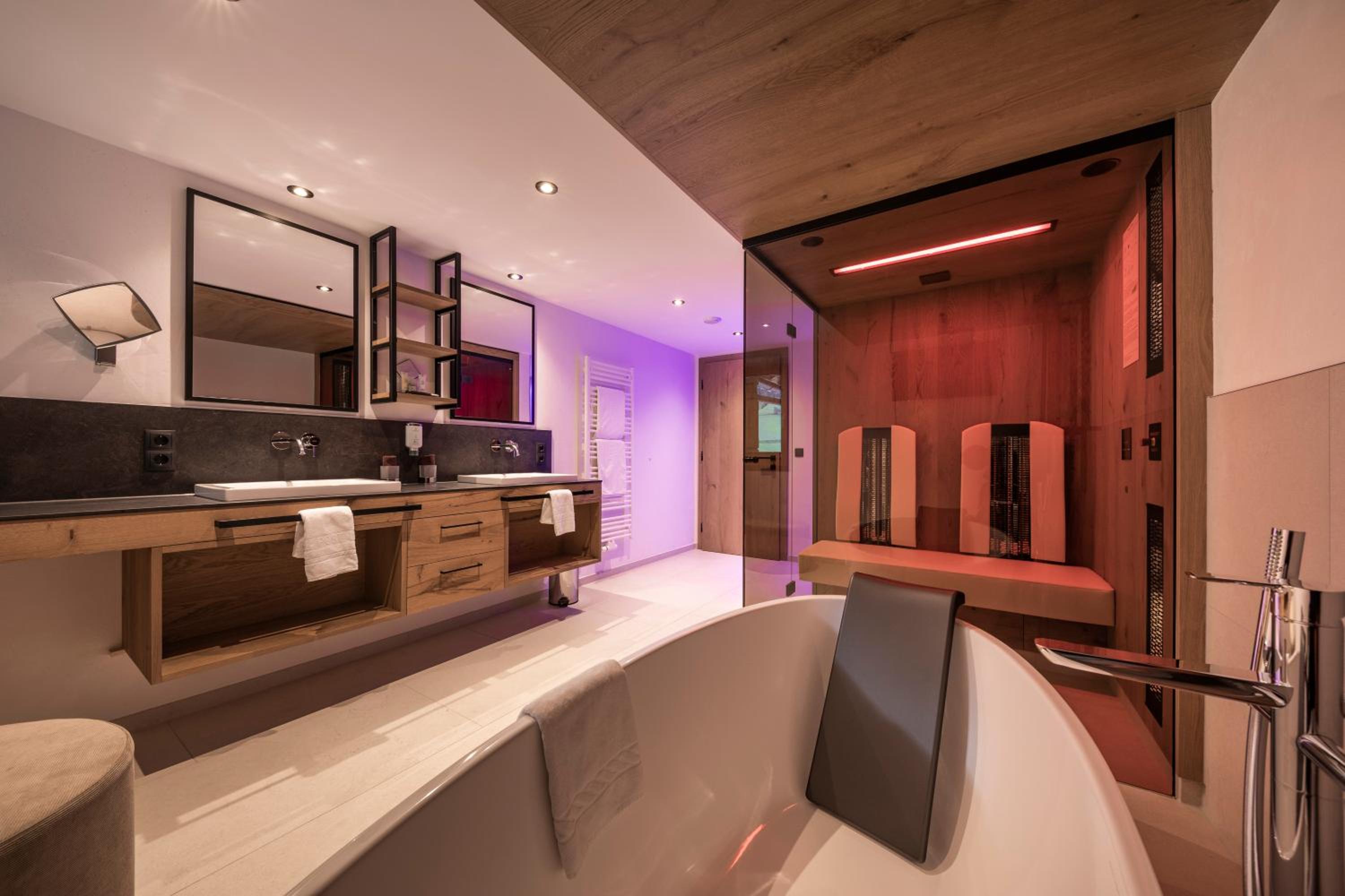 Suite - Photo 2