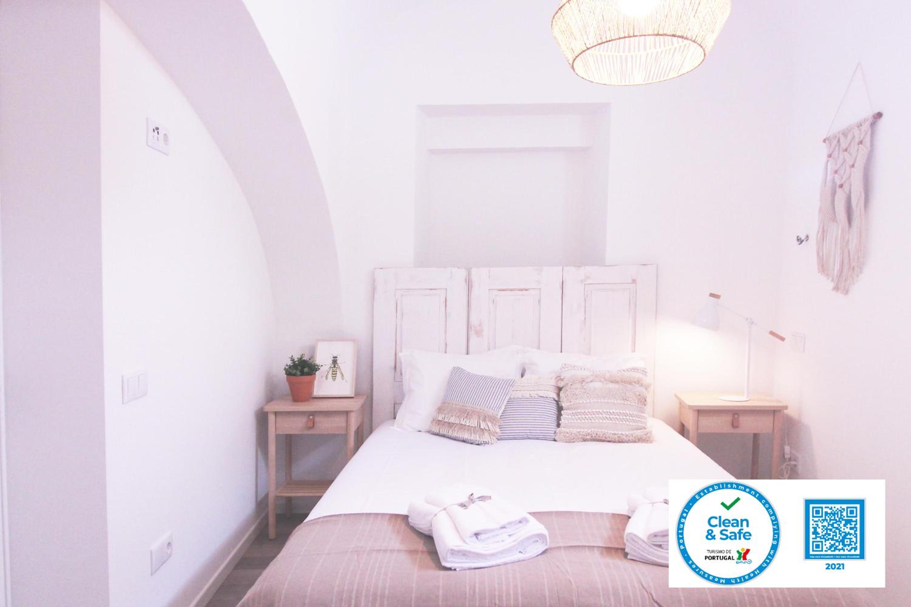 One-Bedroom Apartment - Photo 1