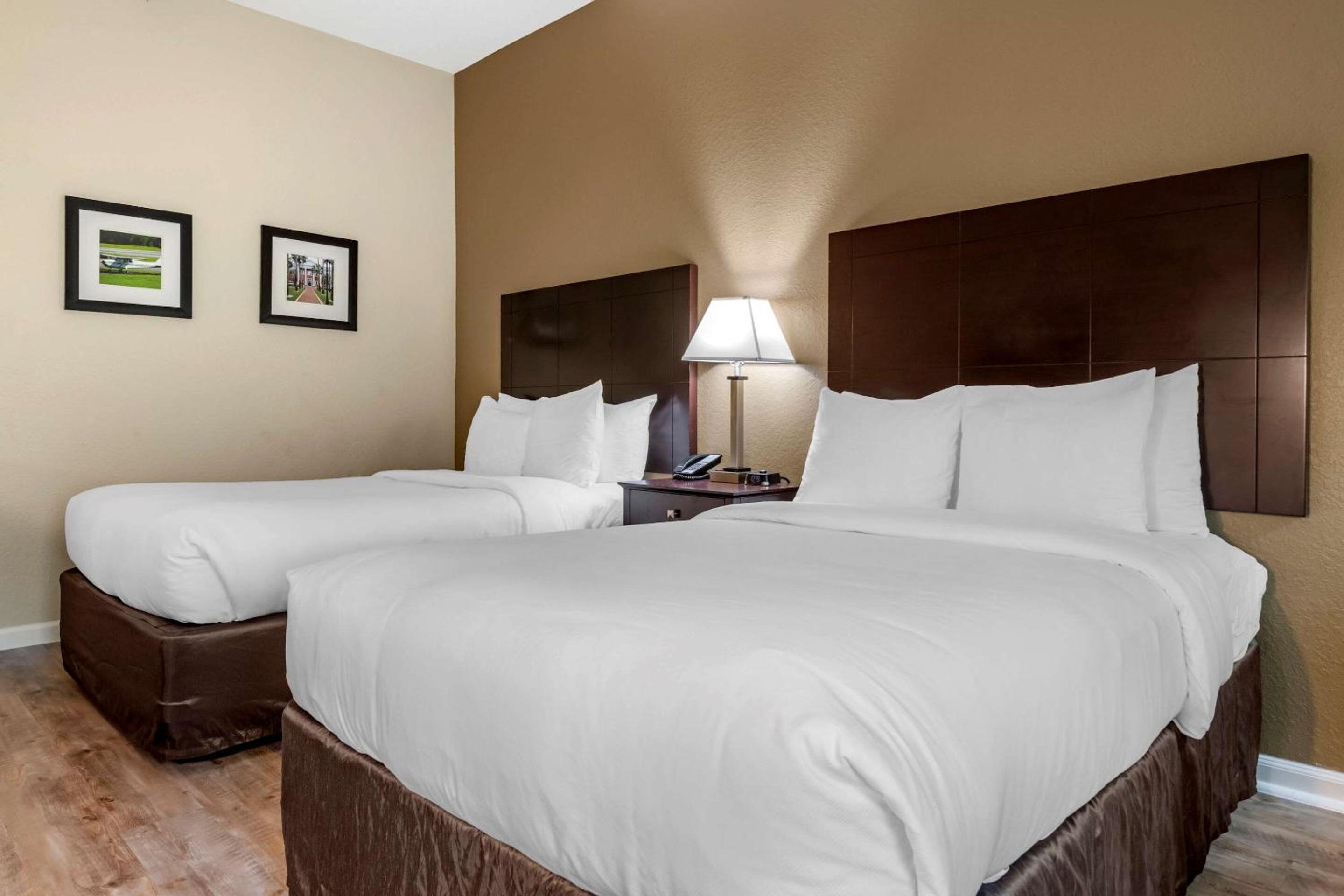 Quadruple Room With Tub - Disability Access/Non Smoking/Interior Corridor photo 2