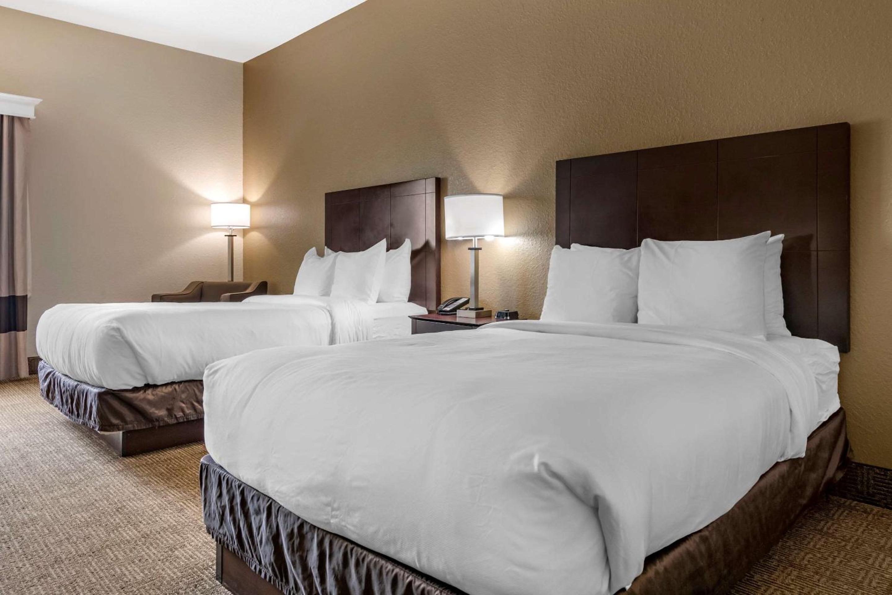 Queen Suite with Two Queen Beds and Sofa Bed photo 2