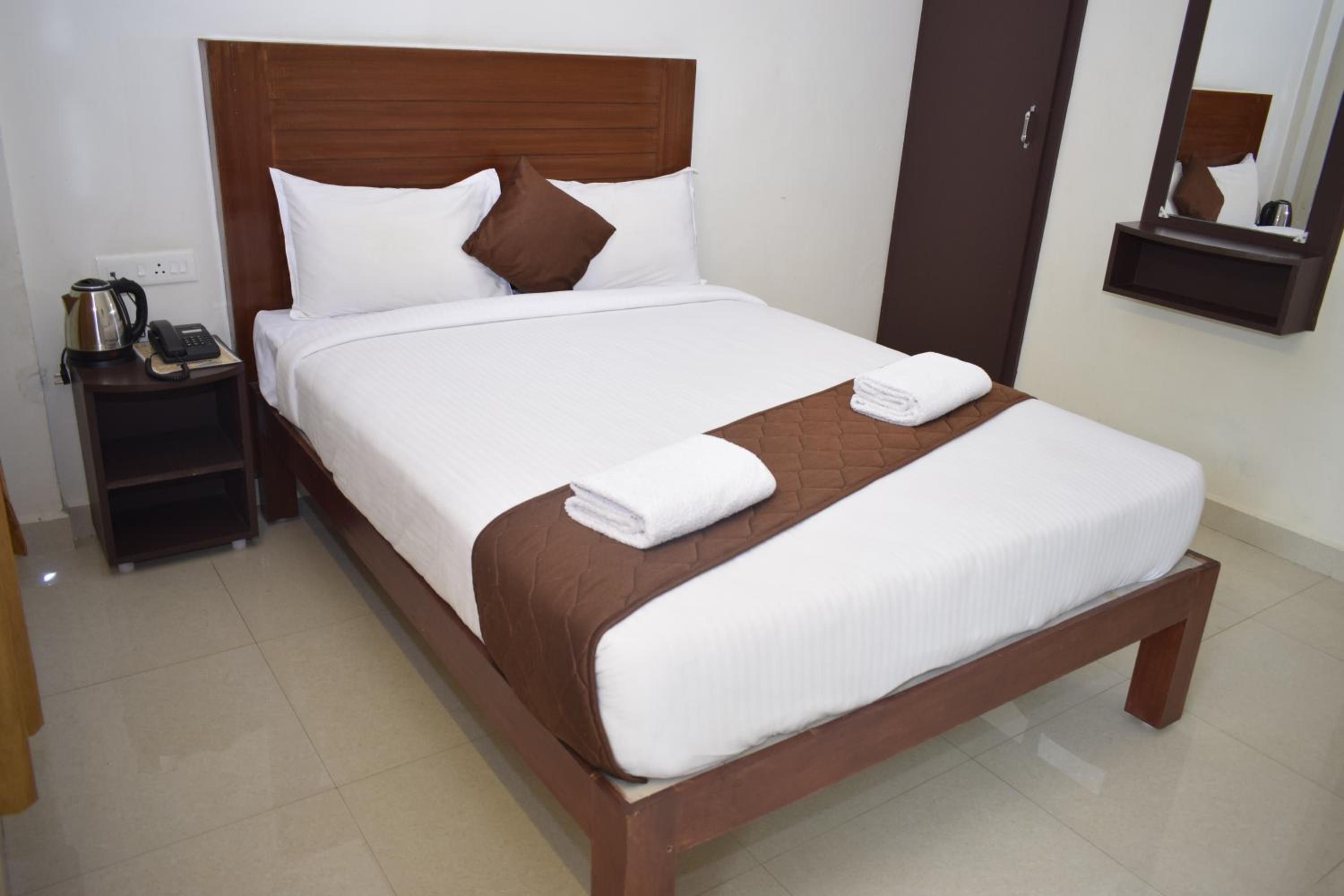 Deluxe Double Room - Photo 11