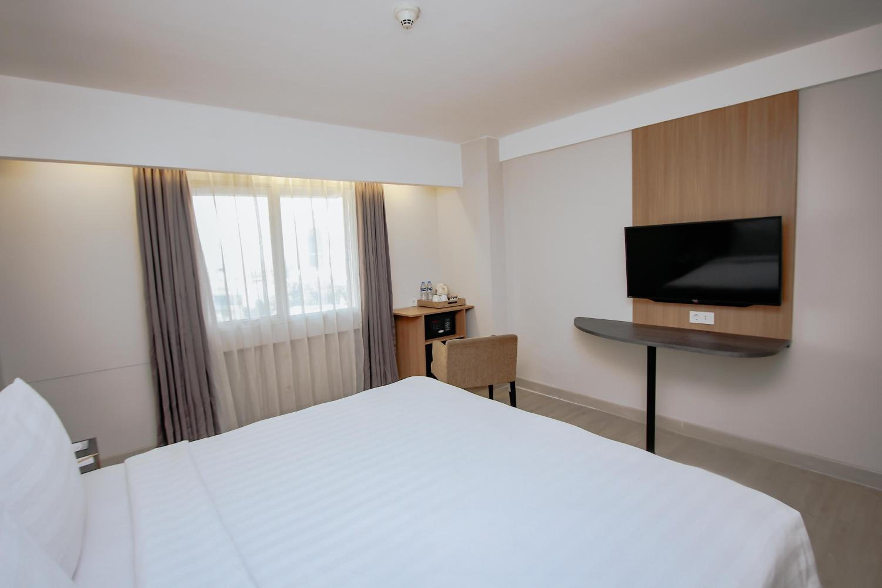 Deluxe Room - Photo 3