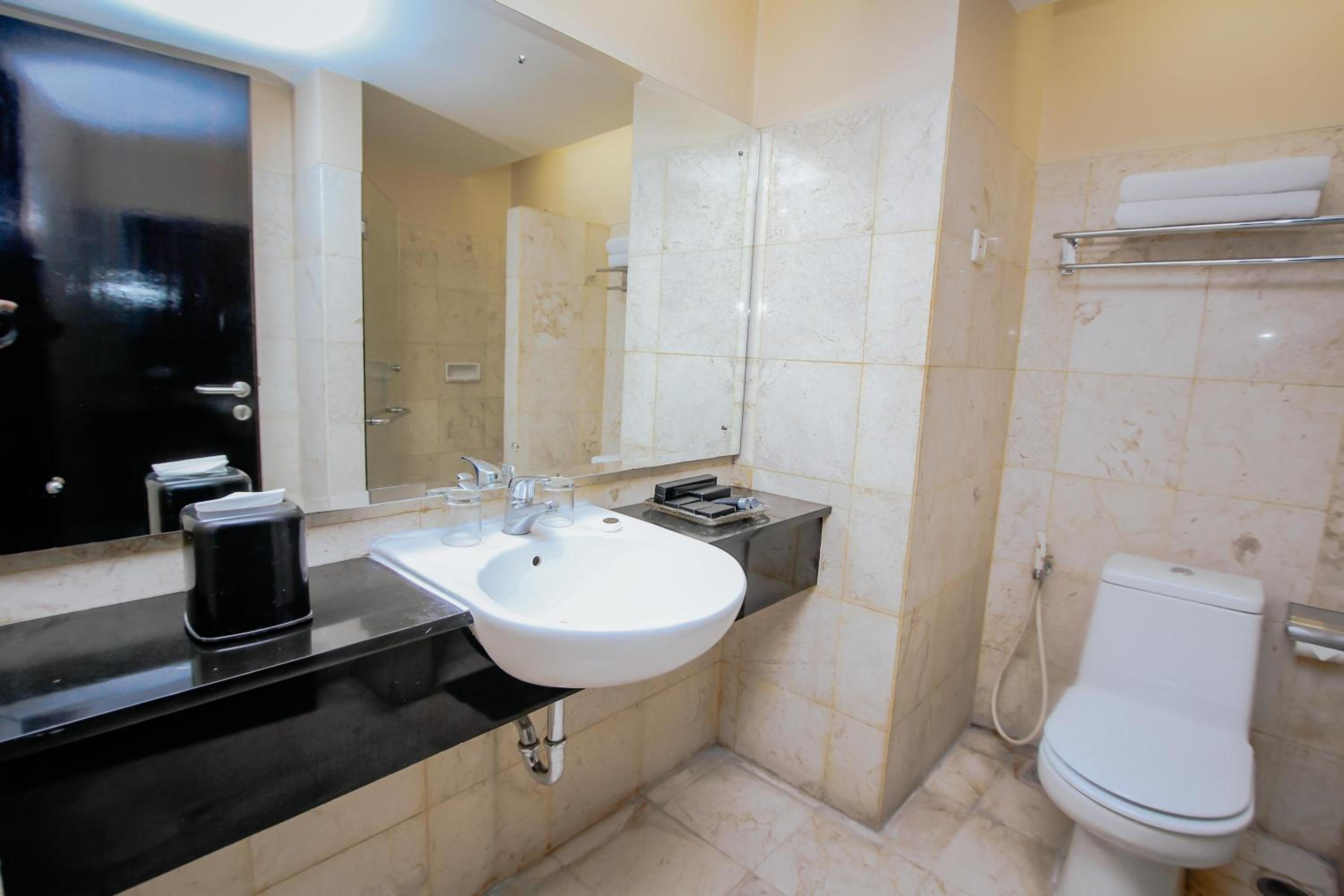 Deluxe Room - Photo 6