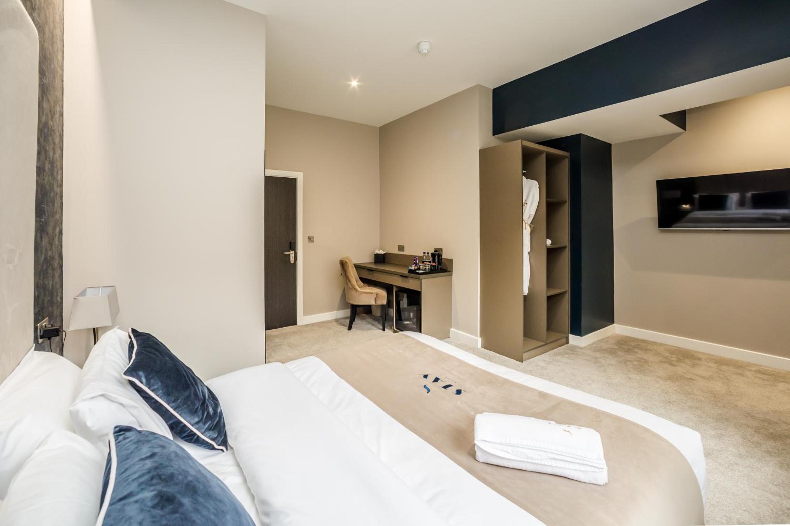 Deluxe Queen Room - Photo 7