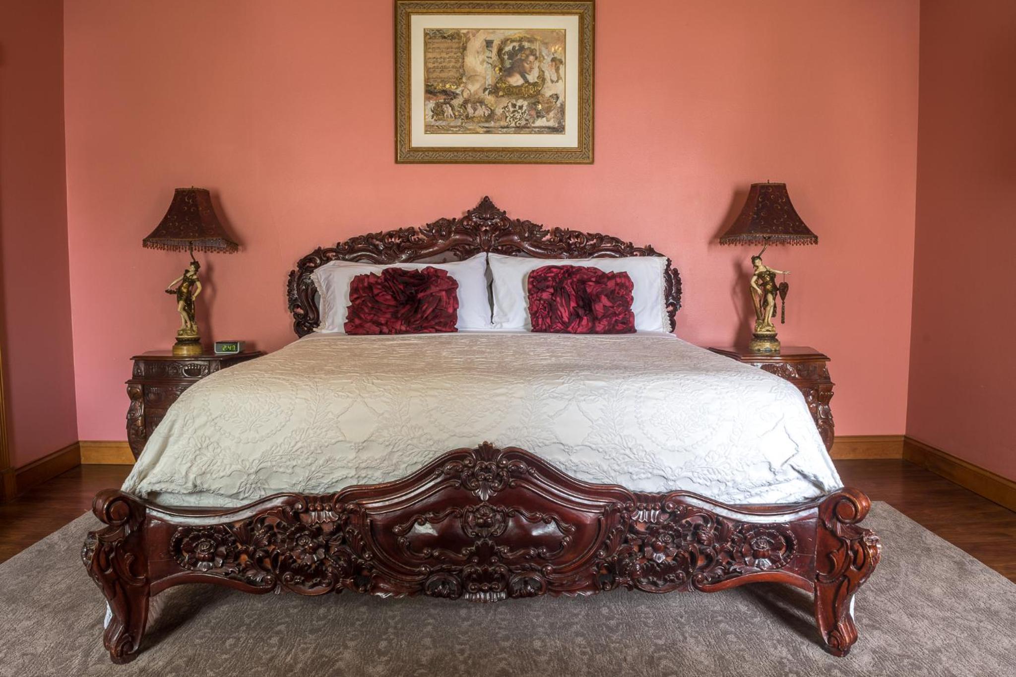 Deluxe King Room photo 1