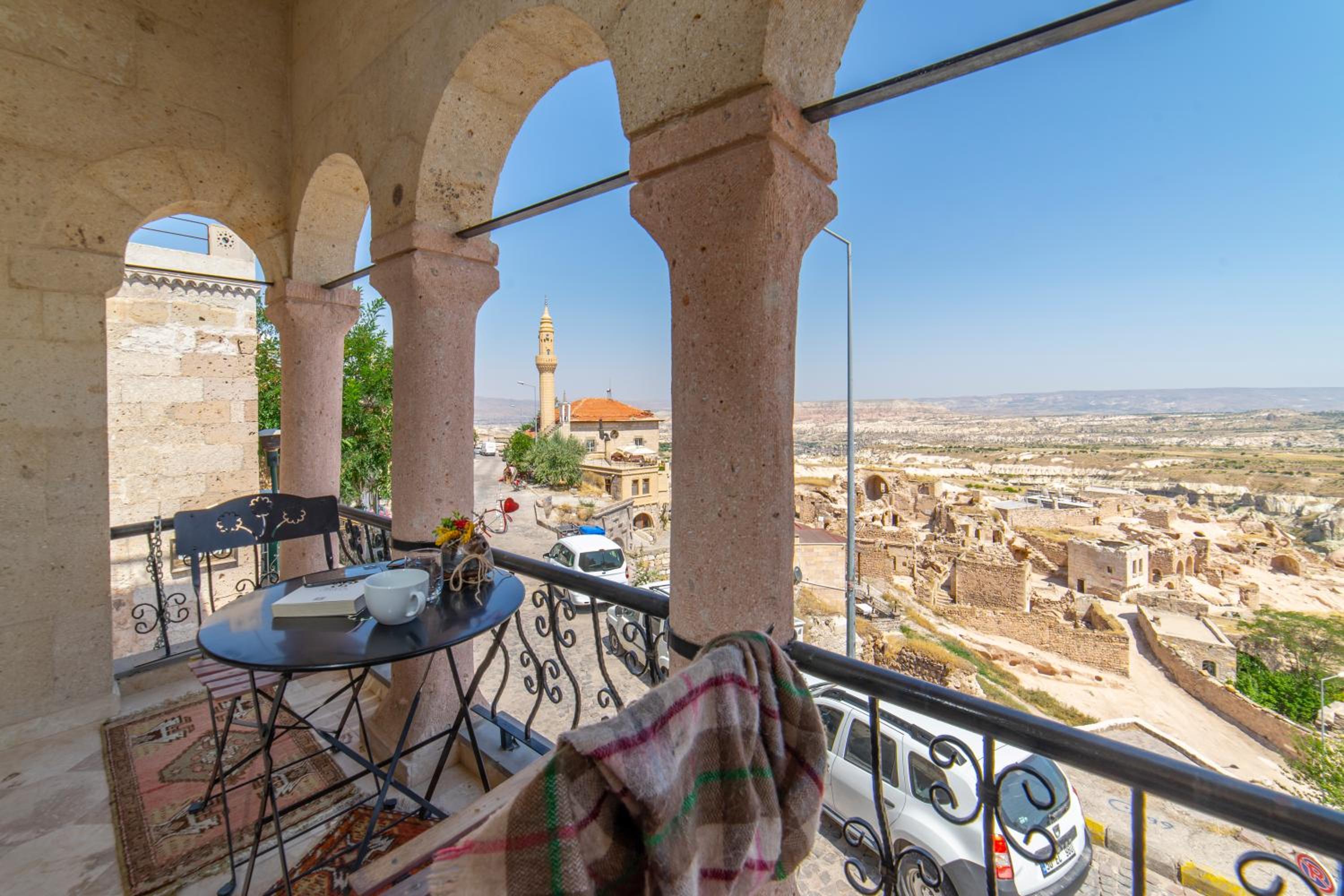 Deluxe Double Room with Balcony - Photo 7