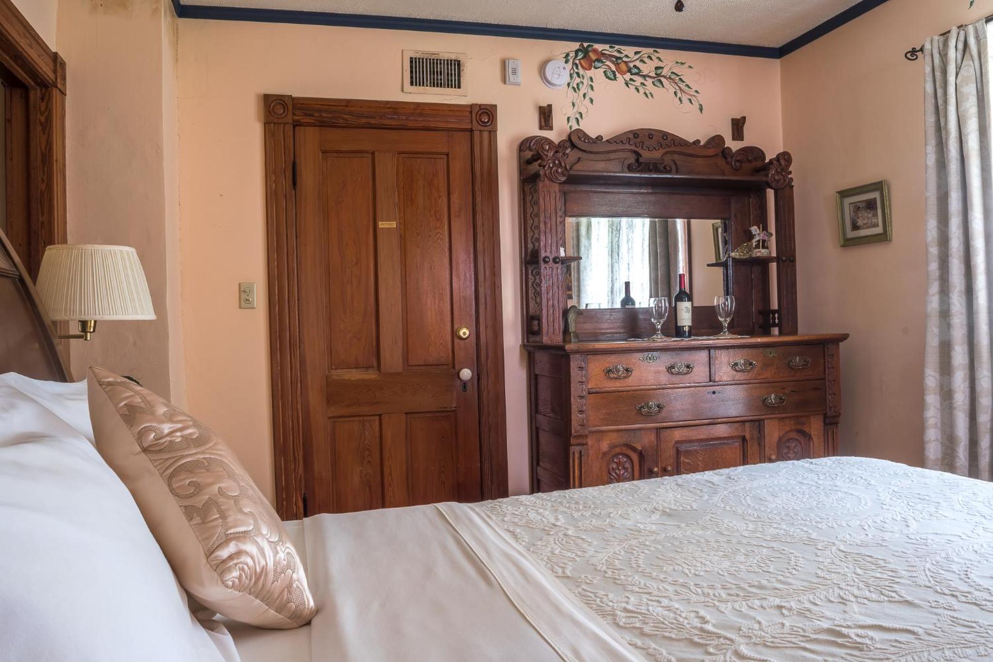Deluxe Queen Room photo 3