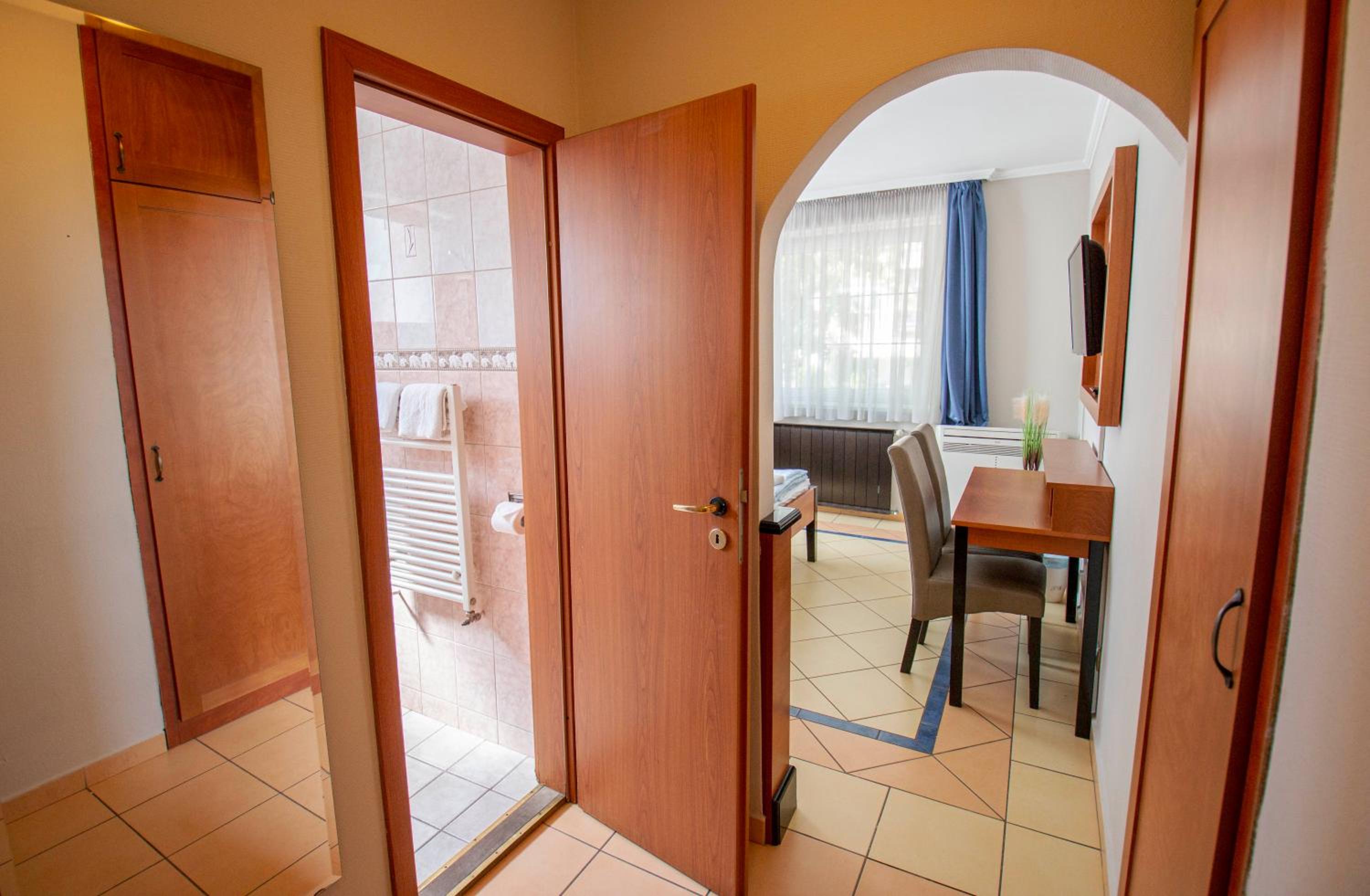 Double or Twin Room - Photo 12