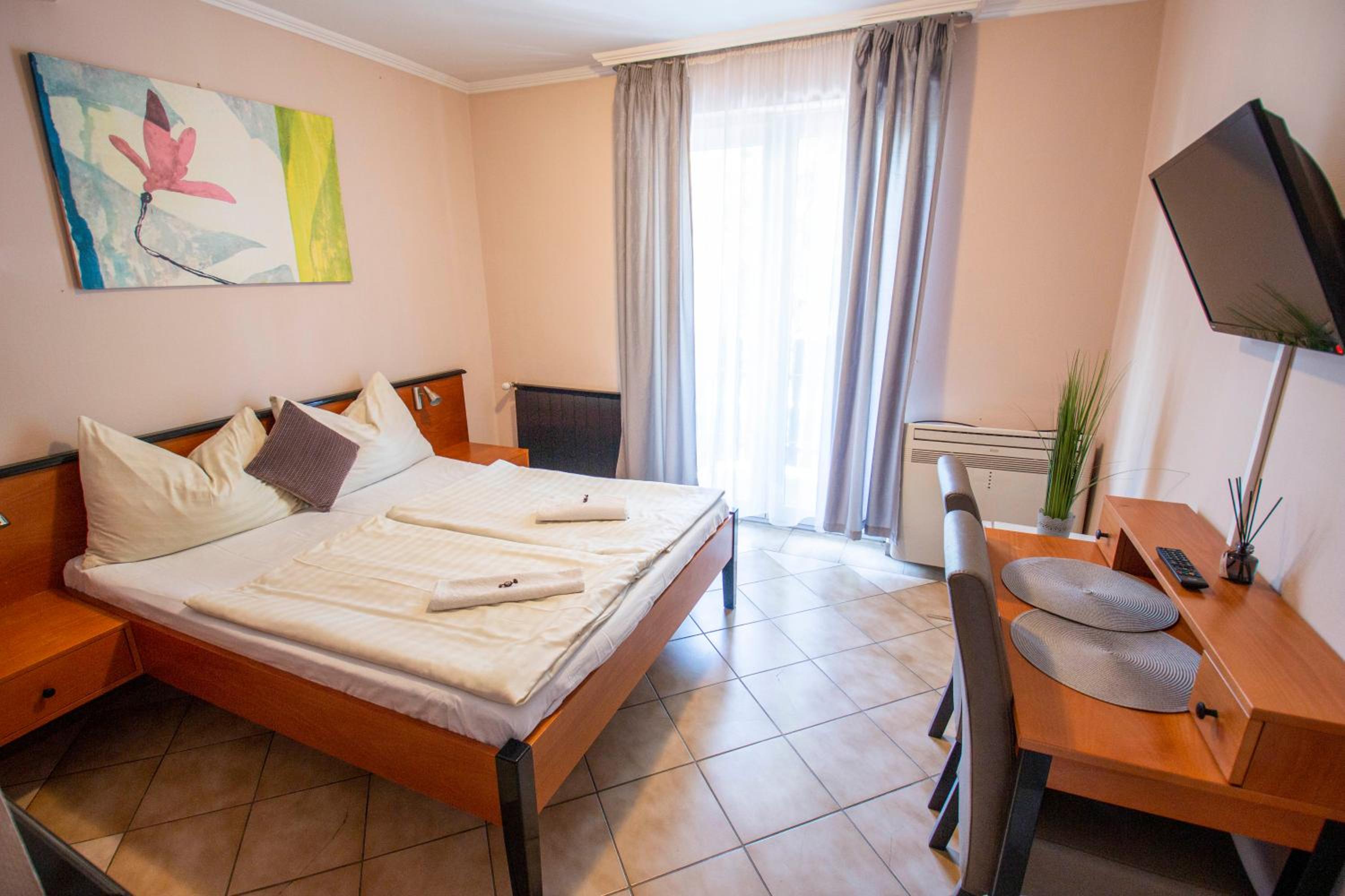 Double or Twin Room - Photo 3