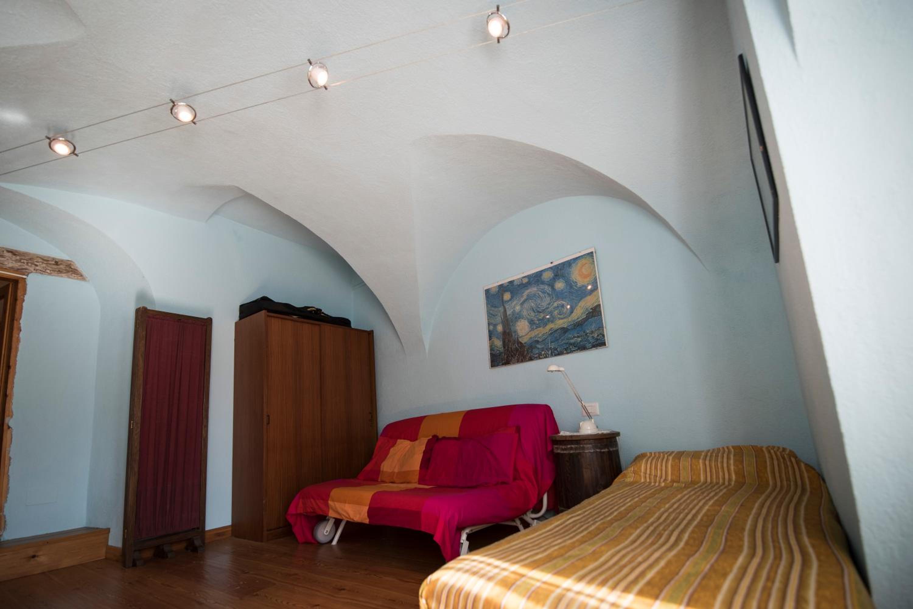 Three-Bedroom Apartment - Photo 28