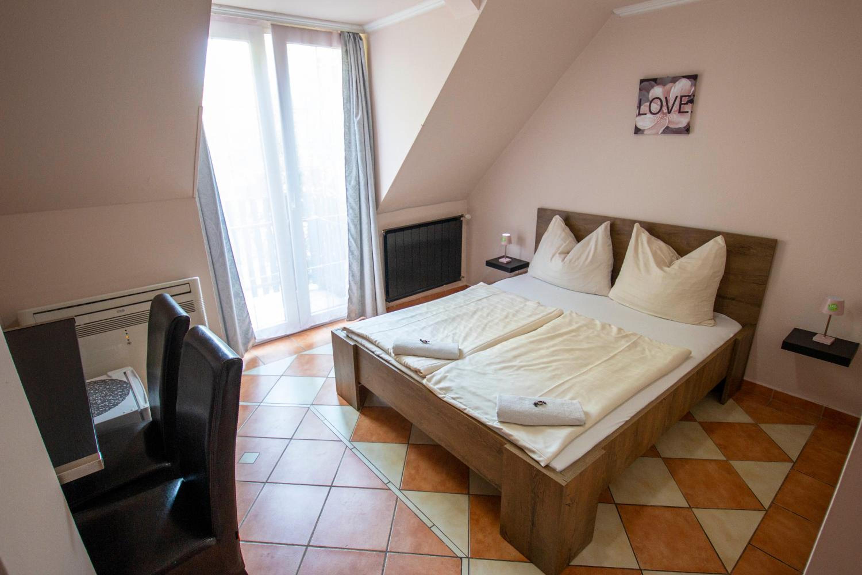 Double or Twin Room - Photo 2