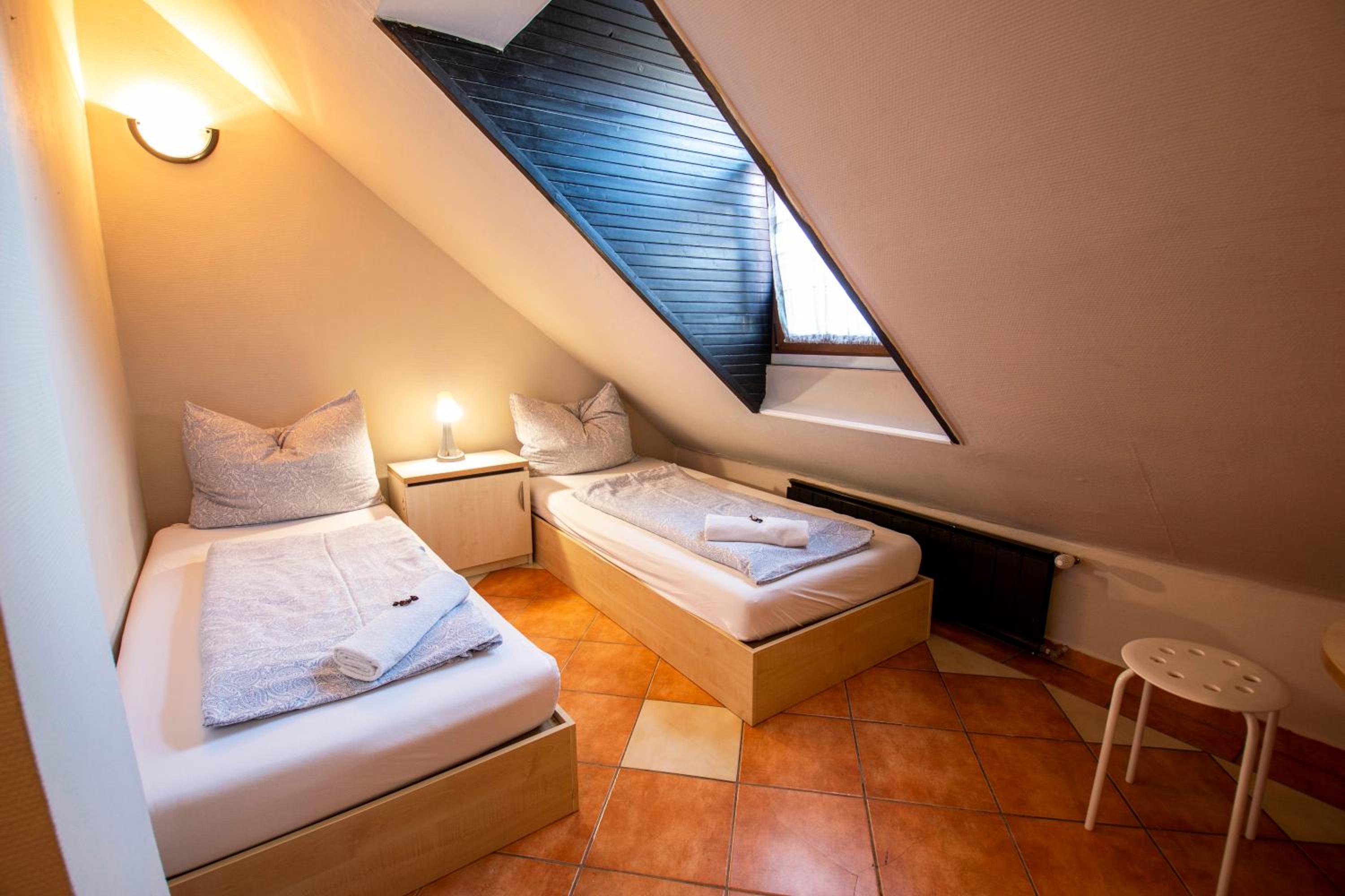 Double or Twin Room - Photo 9