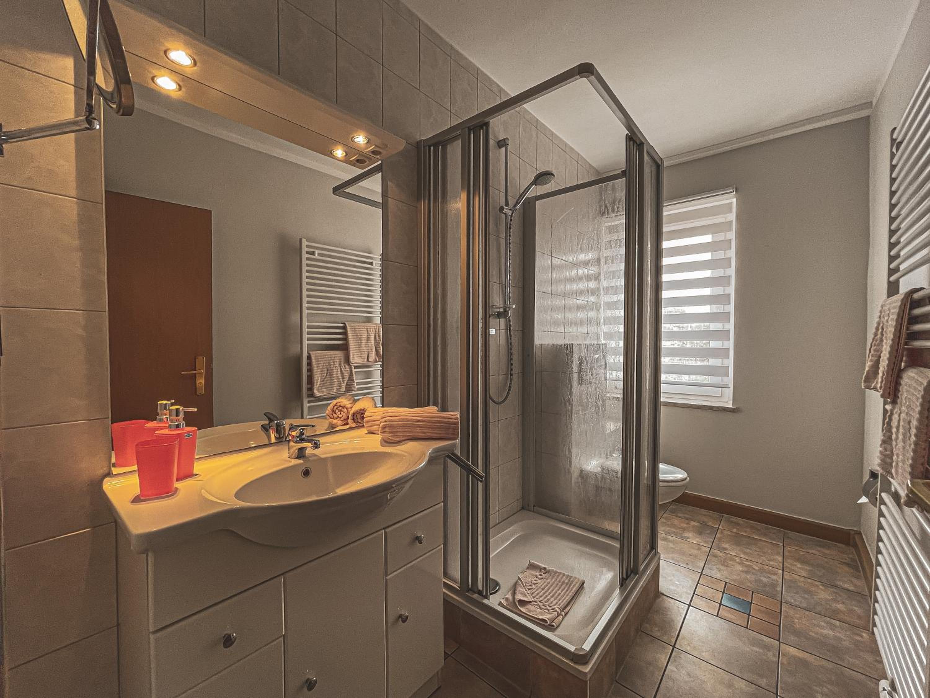 Quadruple Room with Shower - Photo 4