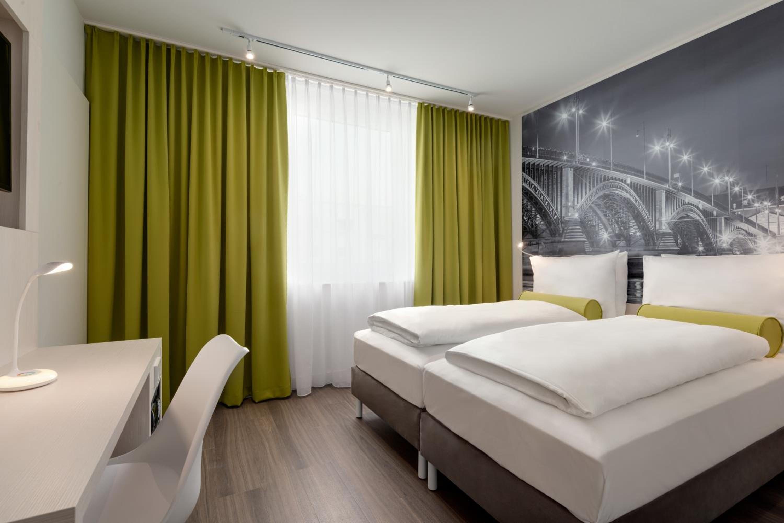 Standard Twin Room - Photo 1