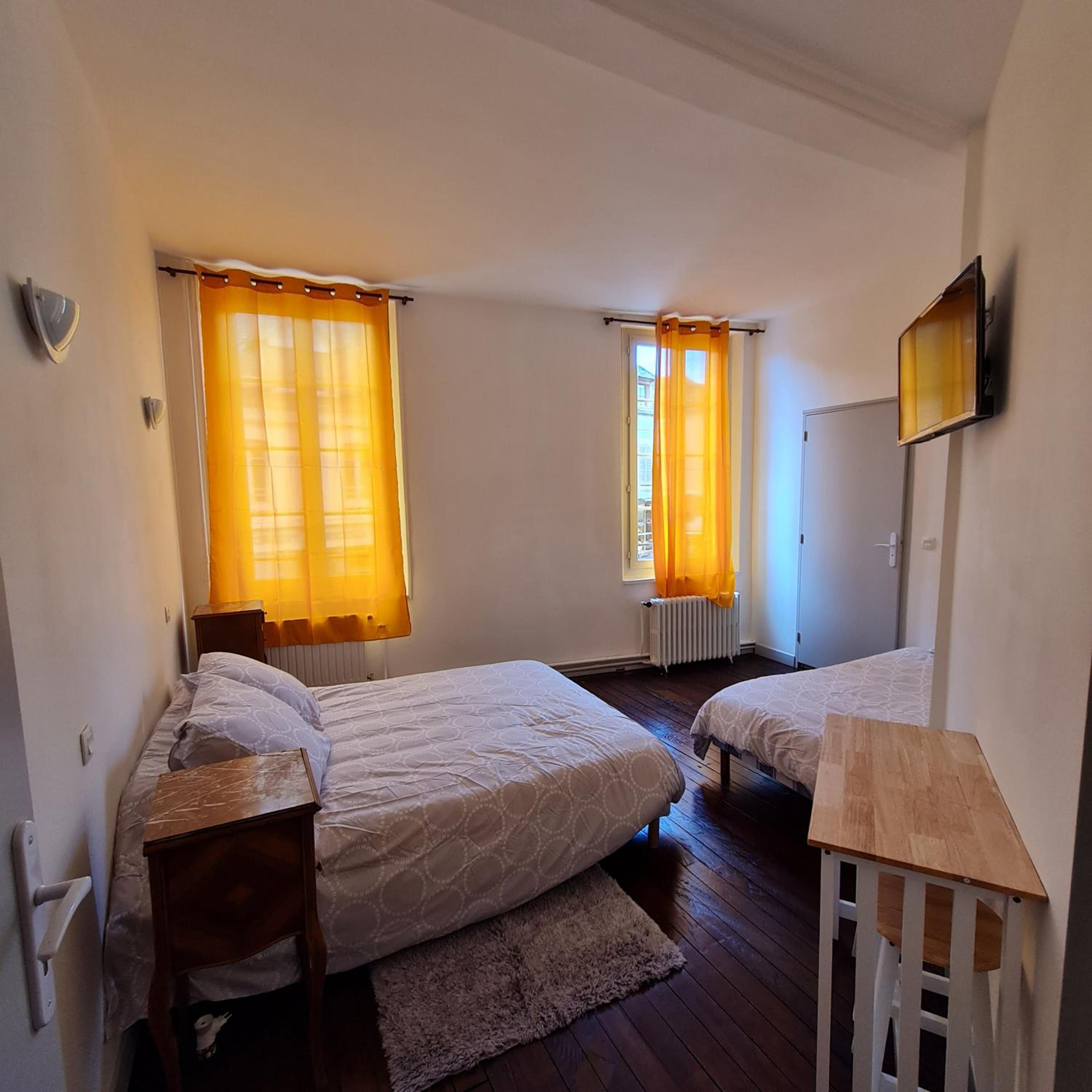 Triple Room with Private Bathroom photo 3