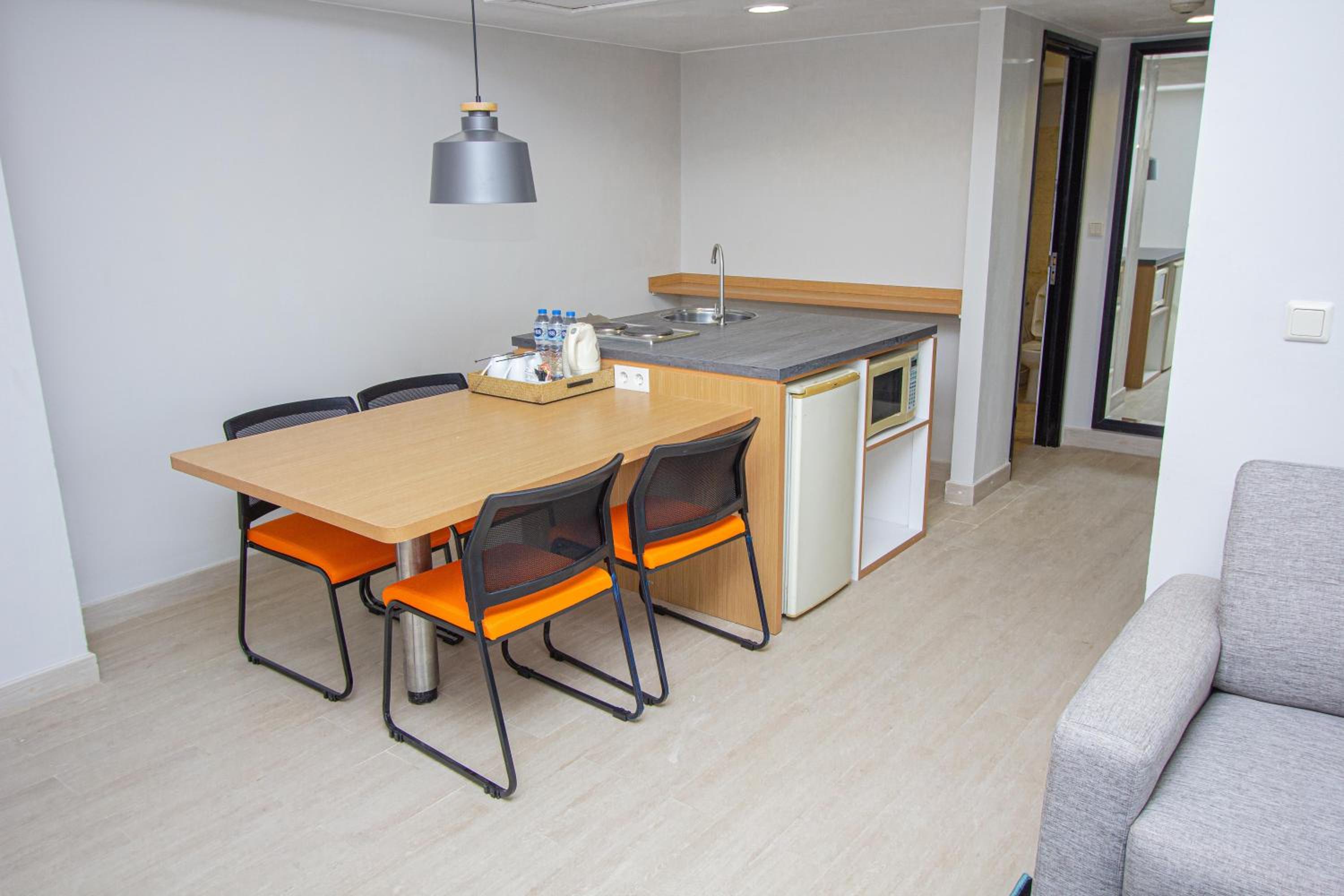 Premier Two-Bedroom Apartment - Photo 6