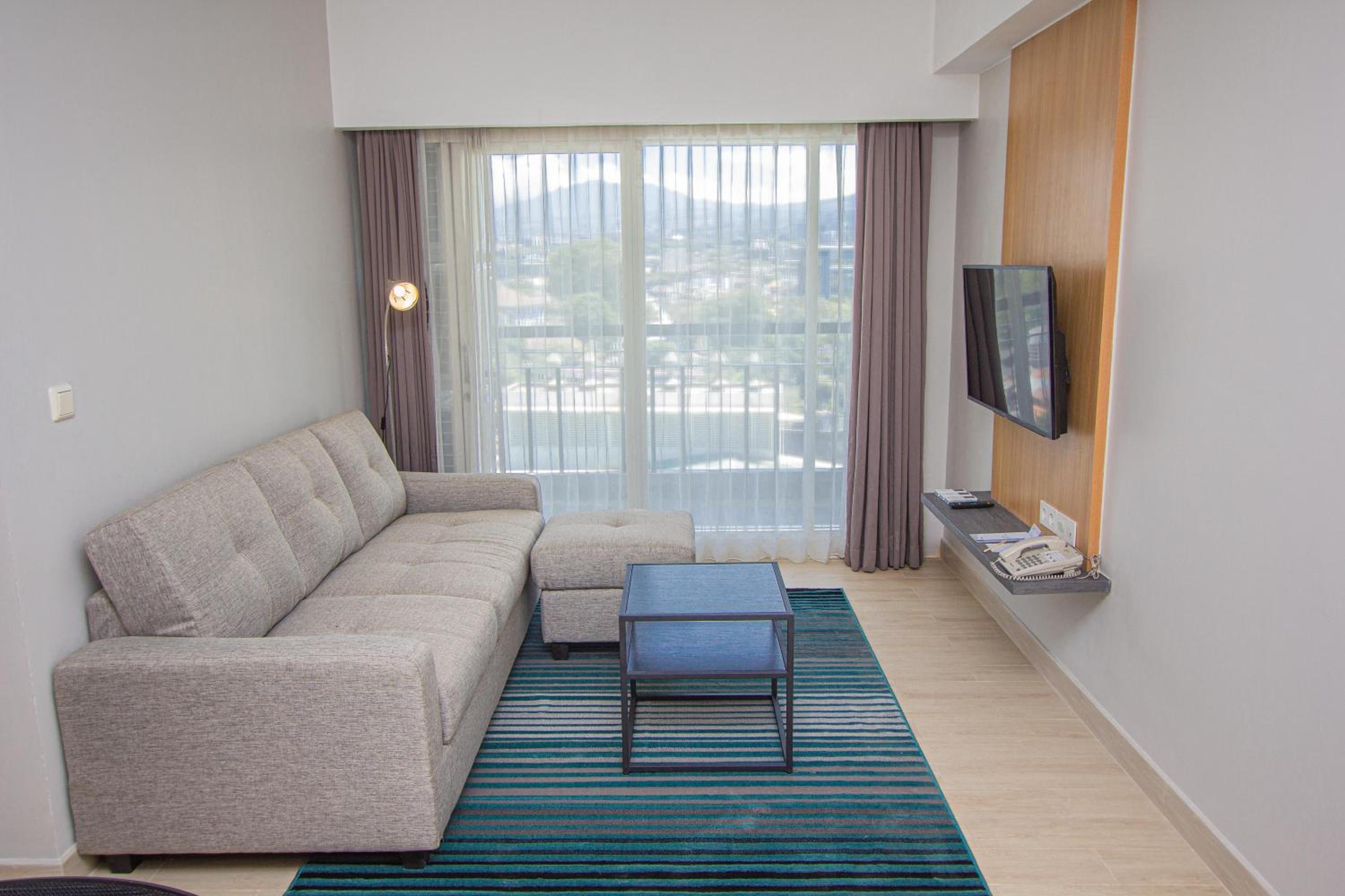 Premier Two-Bedroom Apartment - Photo 3