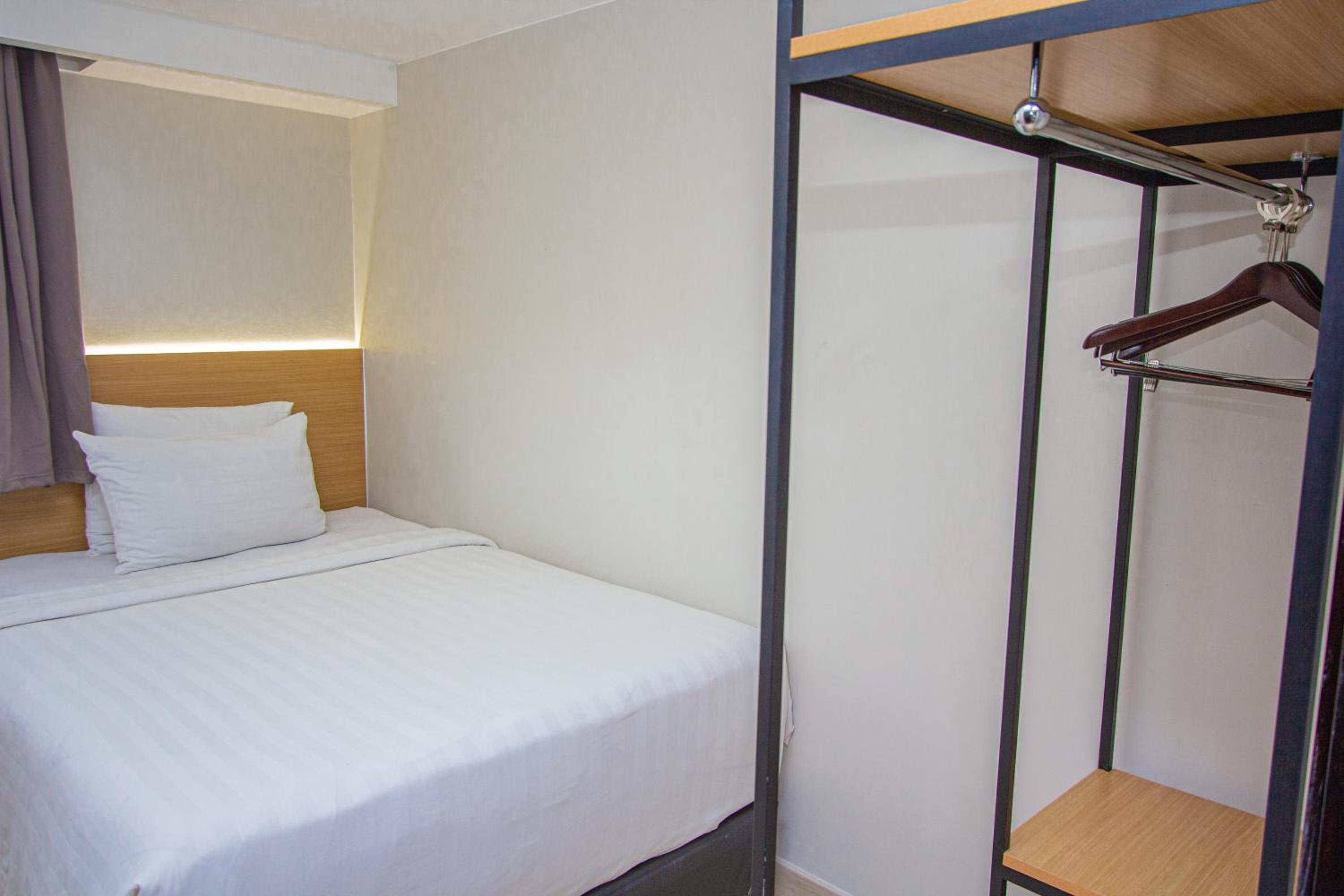 Premier Two-Bedroom Apartment - Photo 7