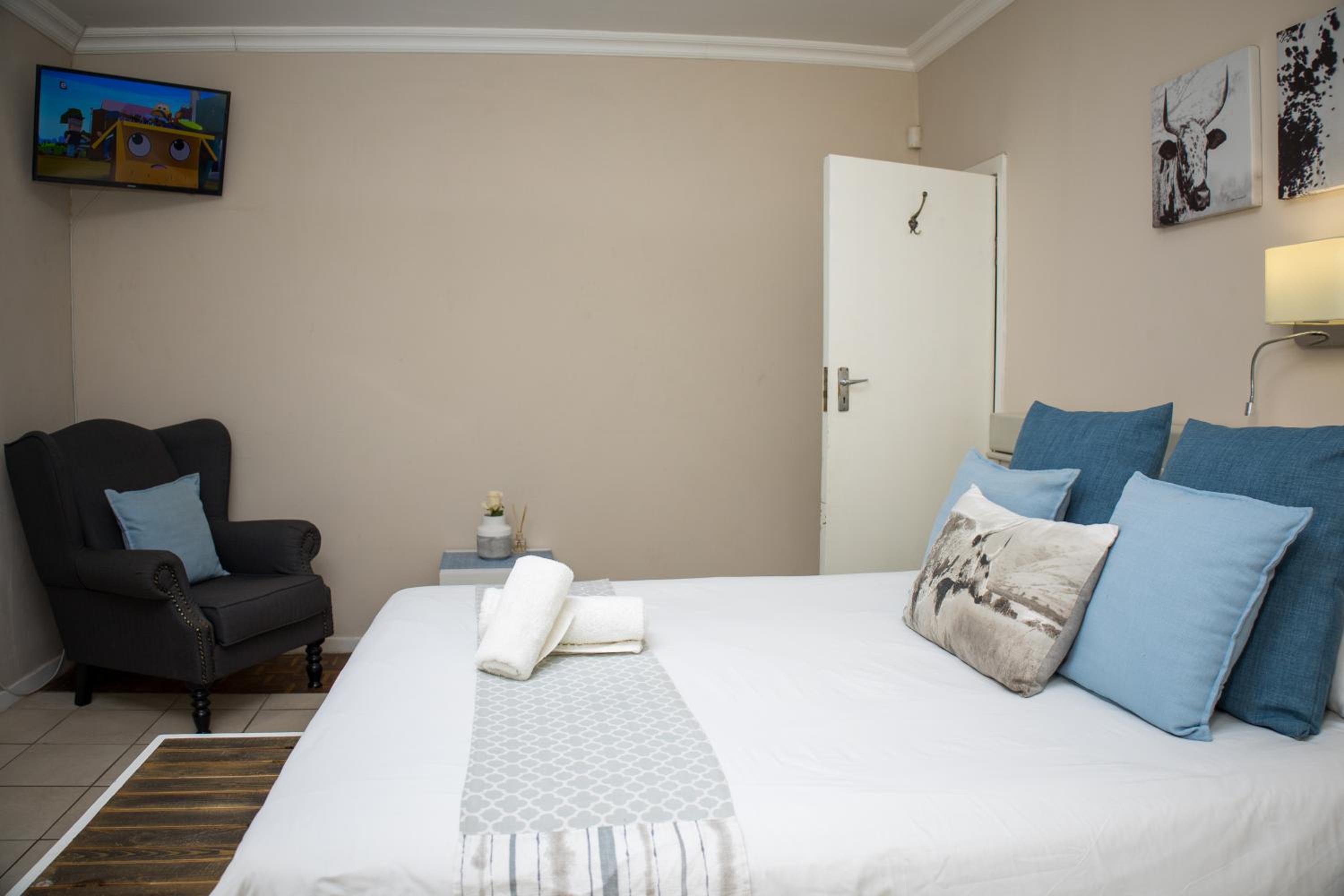 Family Room - Photo 4