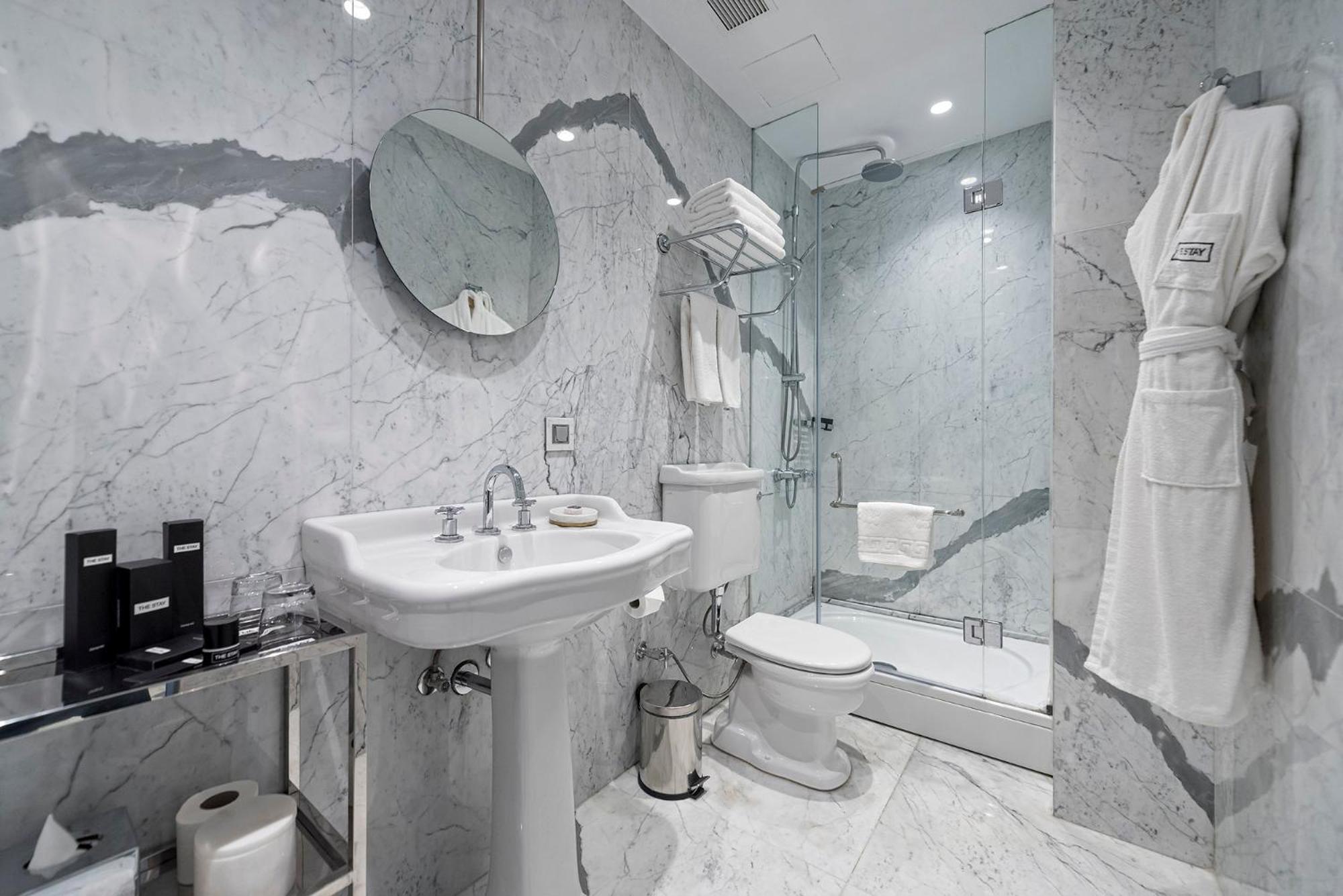 Landmark Penthouse Suite thumbnail 6