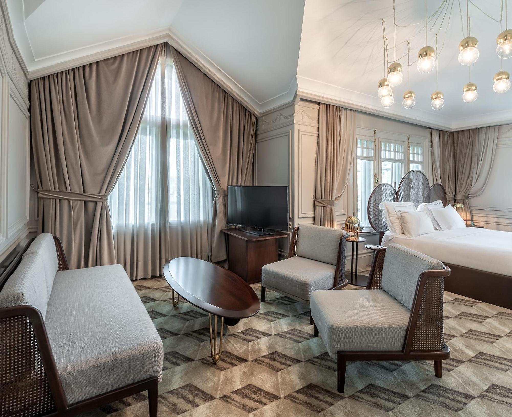 Landmark Penthouse Suite