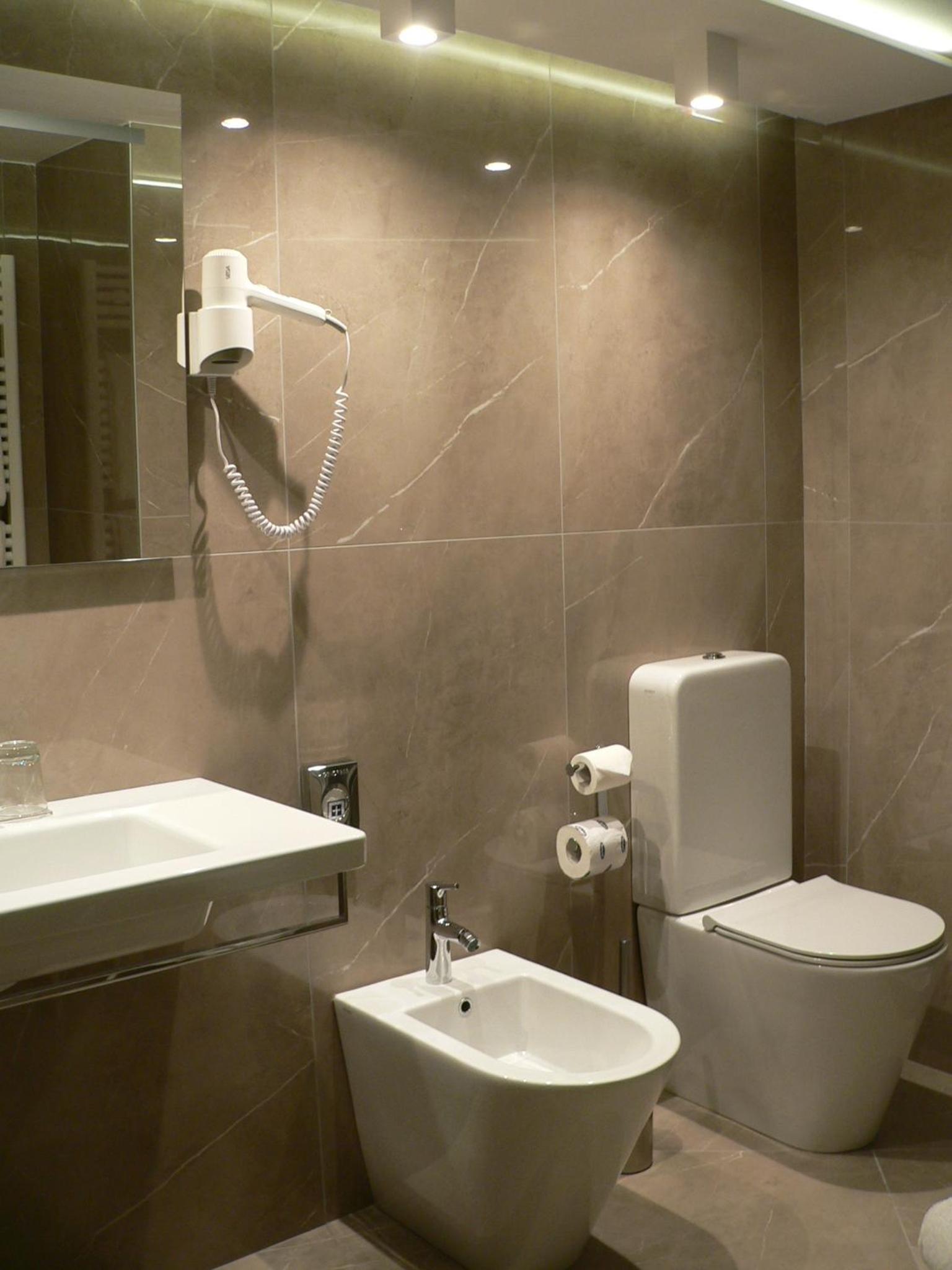 Quadruple Room with Private Bathroom photo 3