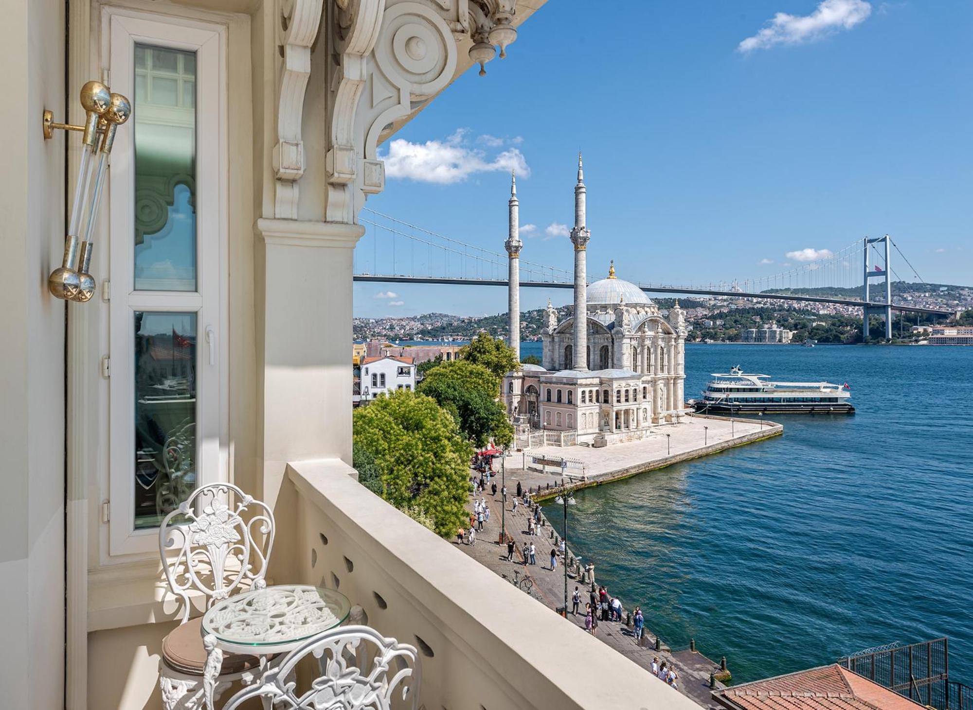 Superior Bosphorus Room