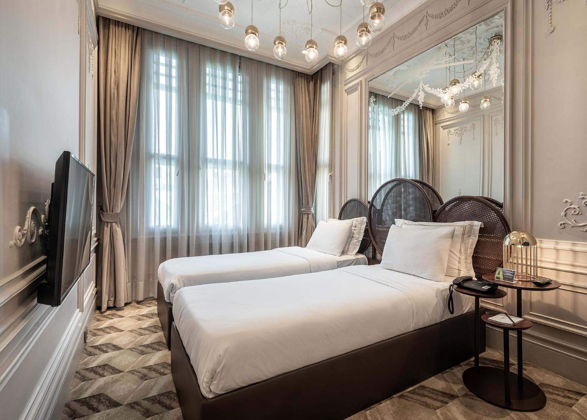 Superior City Room