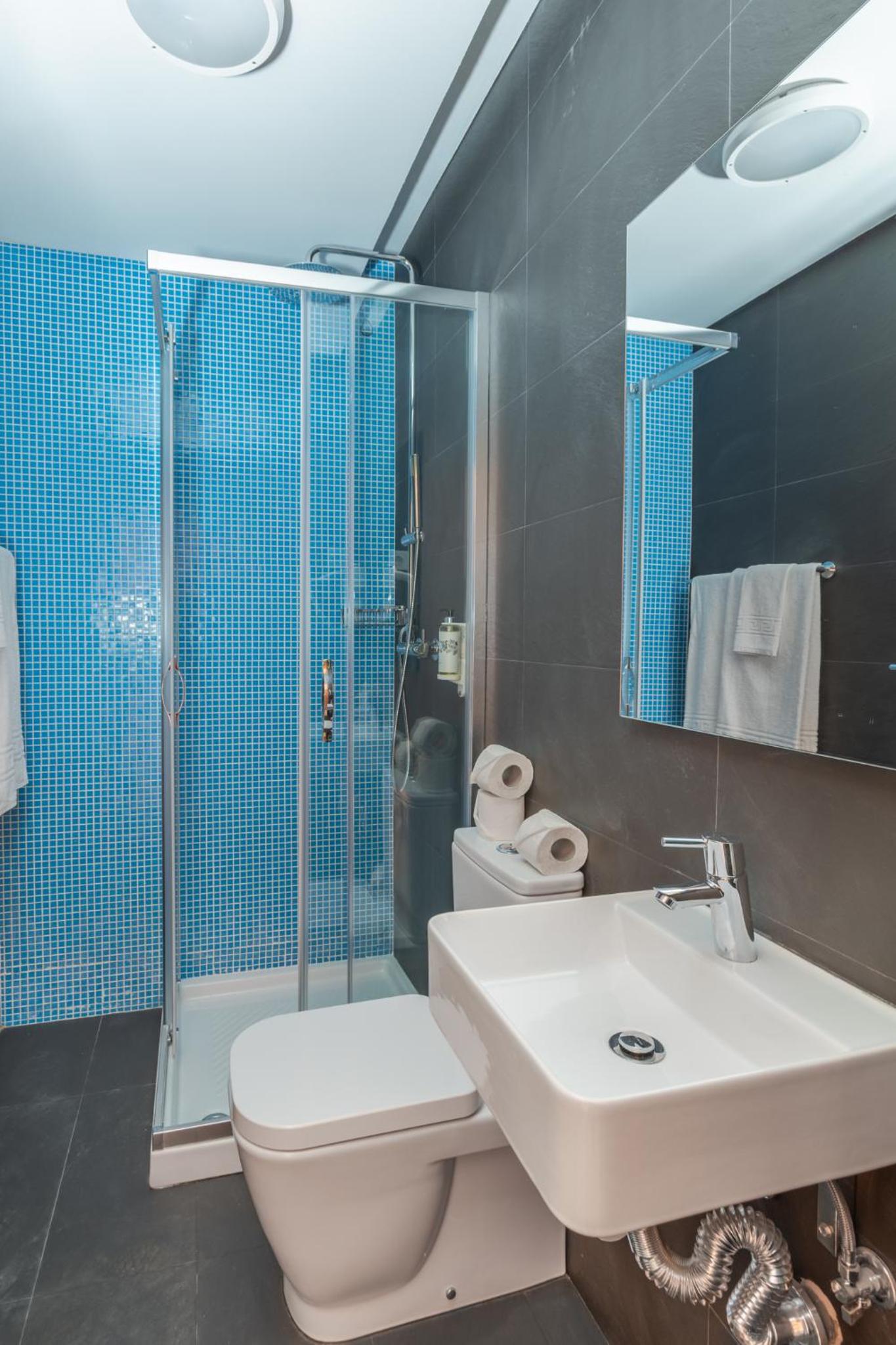 Two-Bedroom Apartment with Partial Sea View - Photo 10