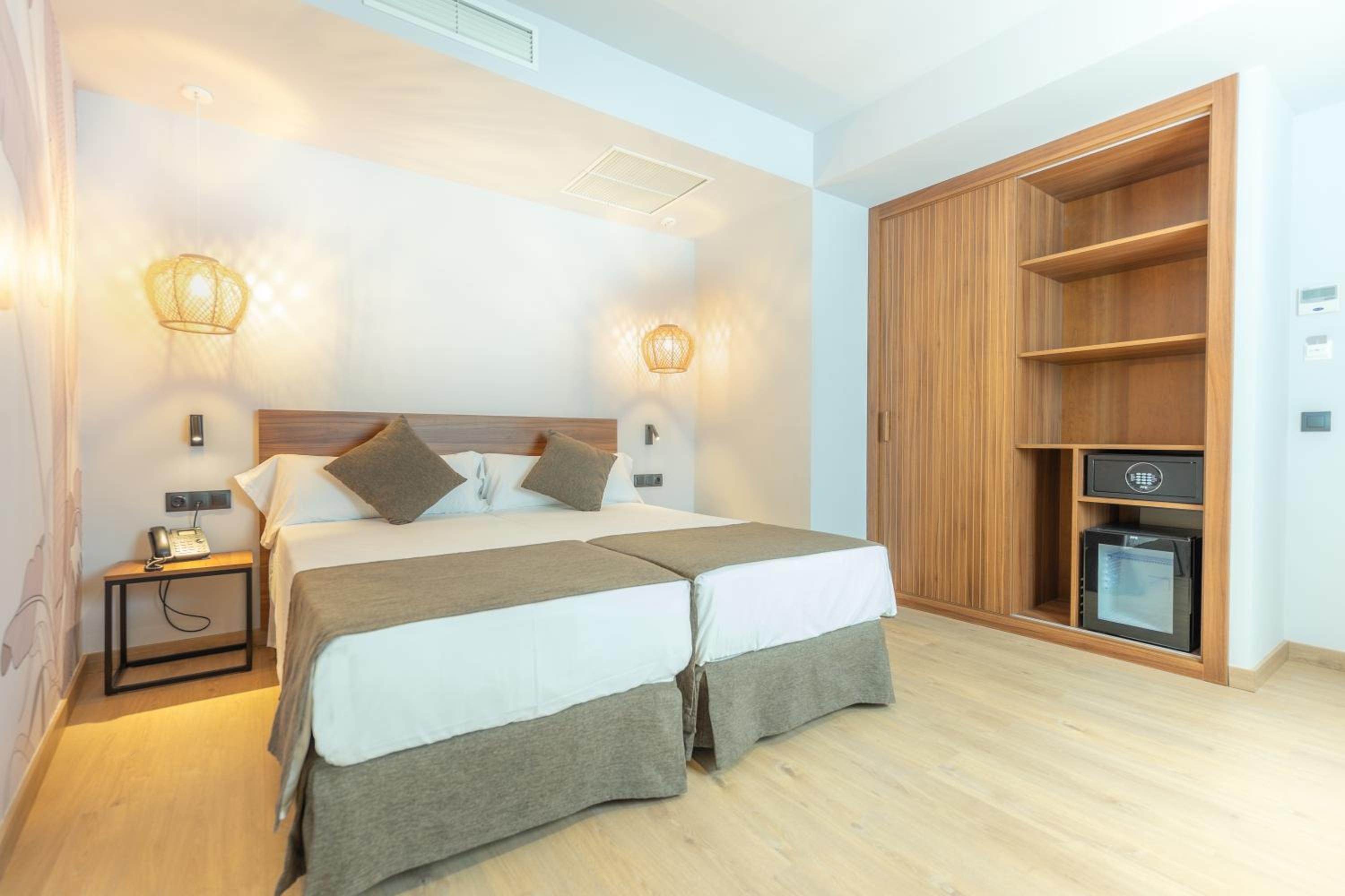 Double or Twin Room - Photo 1