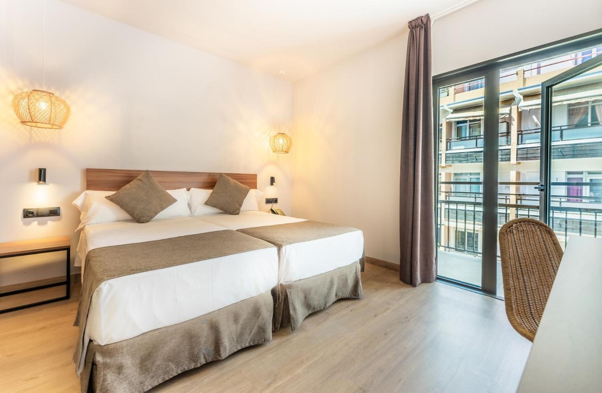 Standard Double or Twin Room with Balcony - Photo 1