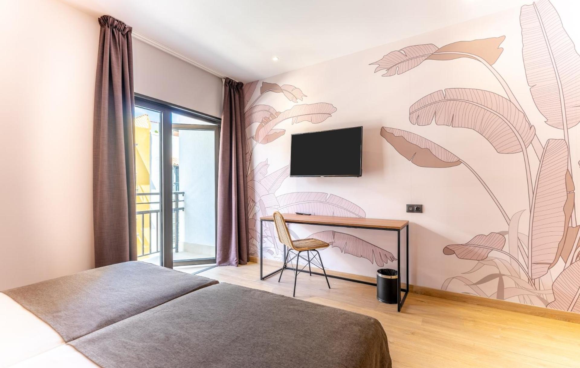 Standard Double or Twin Room with Balcony - Photo 3