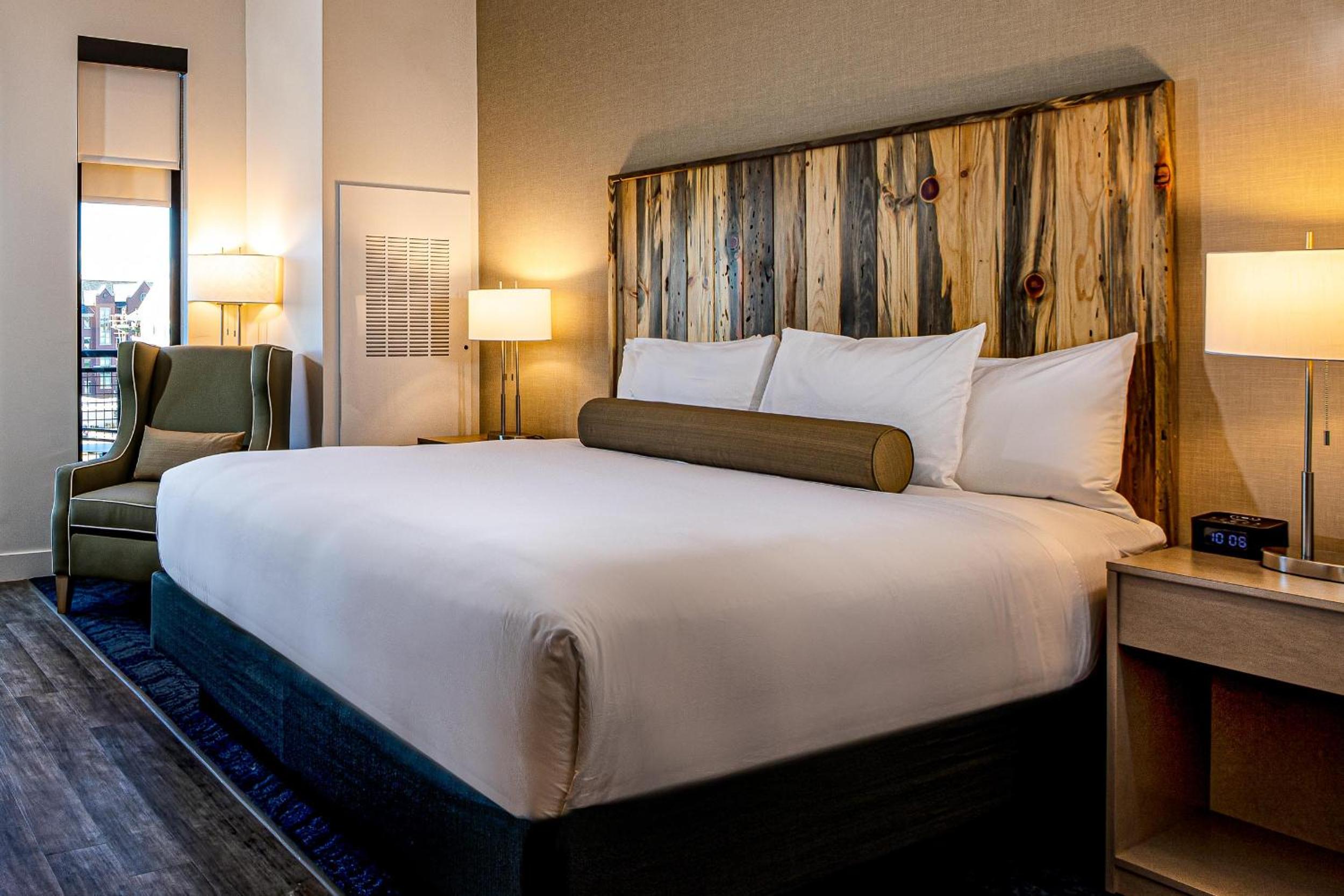 Deluxe King Room