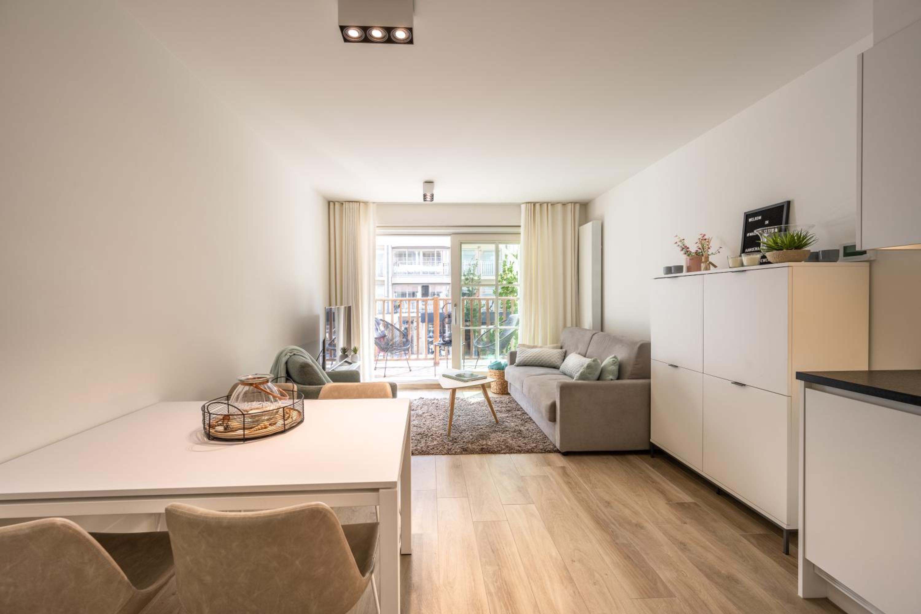 Apartment with Terrace - Photo 8